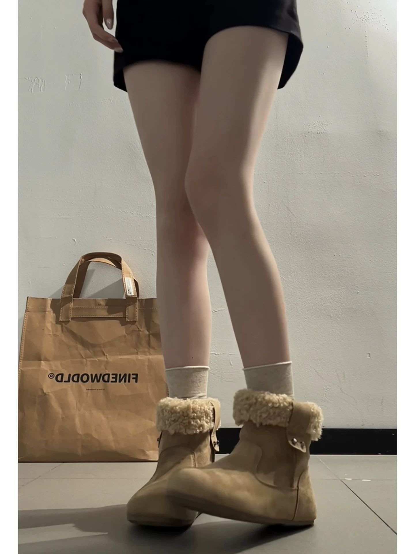 Giày bốt đi tuyết đế dày màu nâu cổ điển lót lông cừu dành cho nữ, trang phục mùa đông mới 2025, giày cotton kiểu Birkenstock ấm áp và chống trơn trượt.