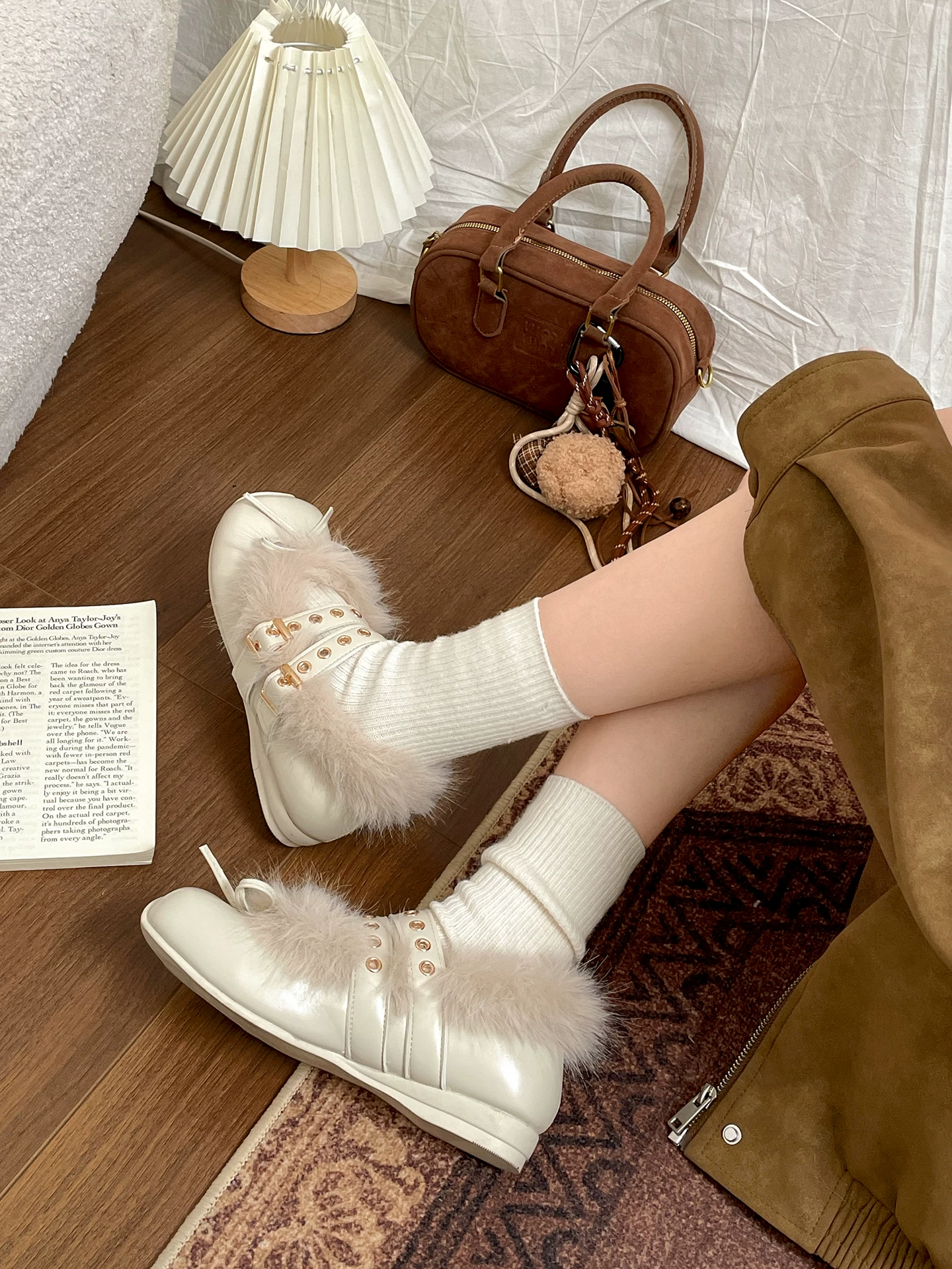 Giày Mary Jane mũi vuông đế dày lông thú màu đen kiểu Pháp dành cho nữ, mẫu mới mùa đông 2025, giày da nhỏ lót lông giữ ấm