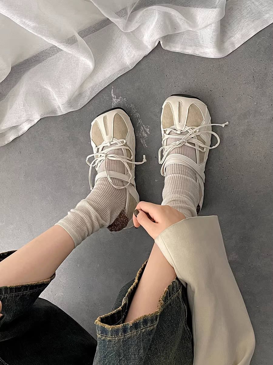 Giày bệt mũi vuông cổ điển màu đen dành cho nữ, kiểu Mary Jane phong cách ballet mới mùa thu năm 2025.