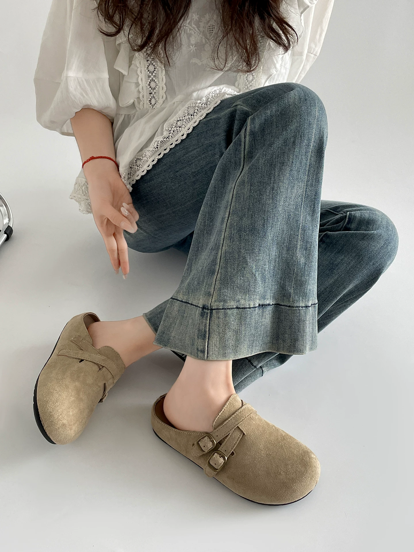 Dép nữ đế dày cổ điển màu vàng, kiểu mới mùa thu 2025, thích hợp phối với váy, kiểu giày Birkenstock nửa đế.