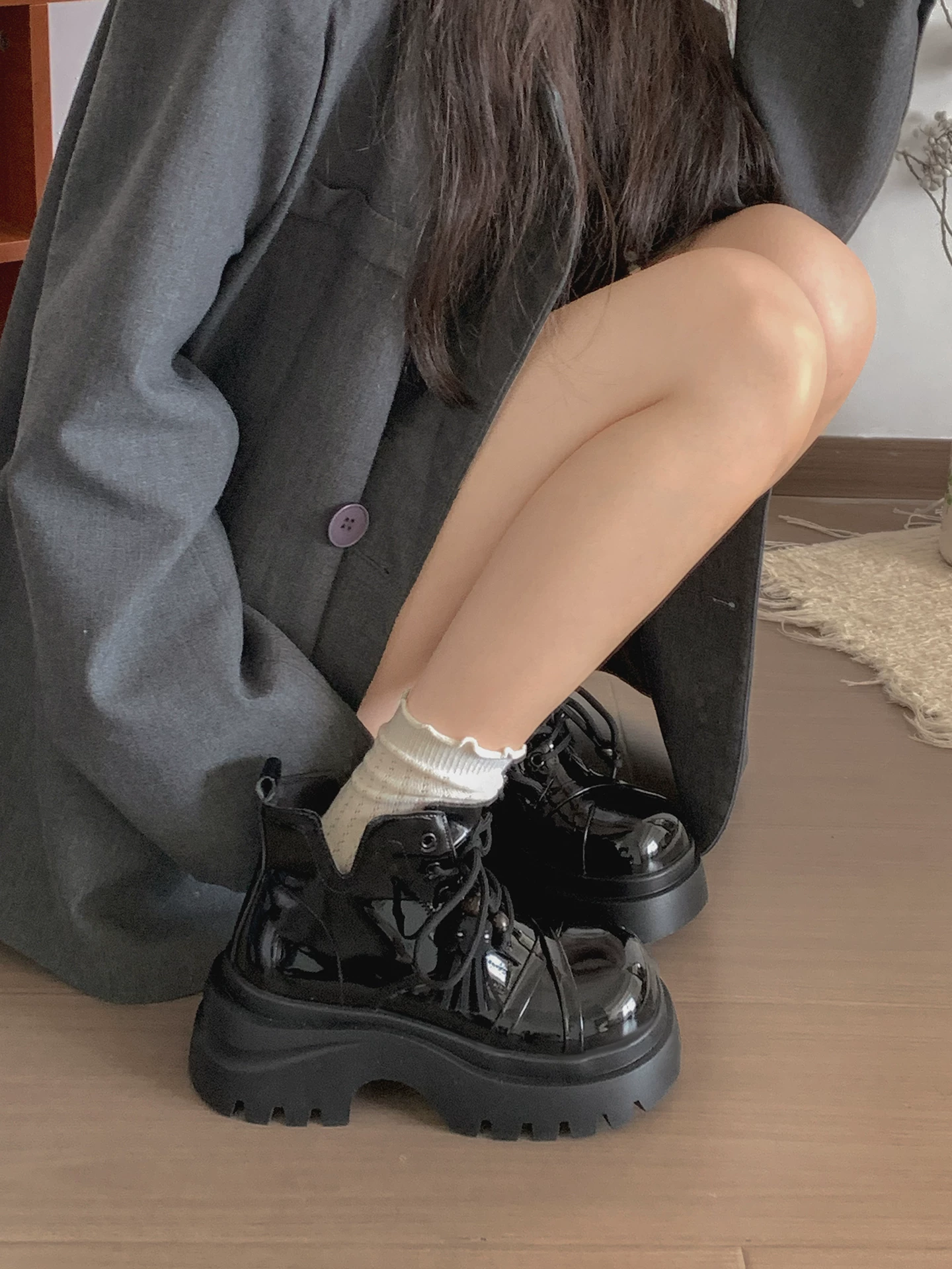 Giày bốt Martin đế dày, gót thô, kiểu Anh, đa năng, màu nâu dành cho nữ, mẫu mới thu đông 2025, tăng chiều cao, tôn dáng, kiểu retro, cổ ngắn