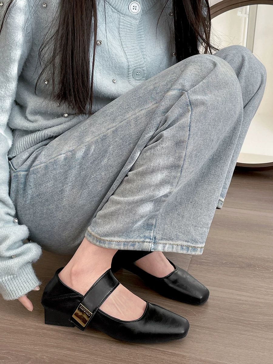 Giày nữ đế vuông, mũi vuông, miệng nông, gót dày, kiểu dáng mới mùa thu 2025, phối cùng chân váy, giày da Mary Jane kiểu Pháp tăng chiều cao.