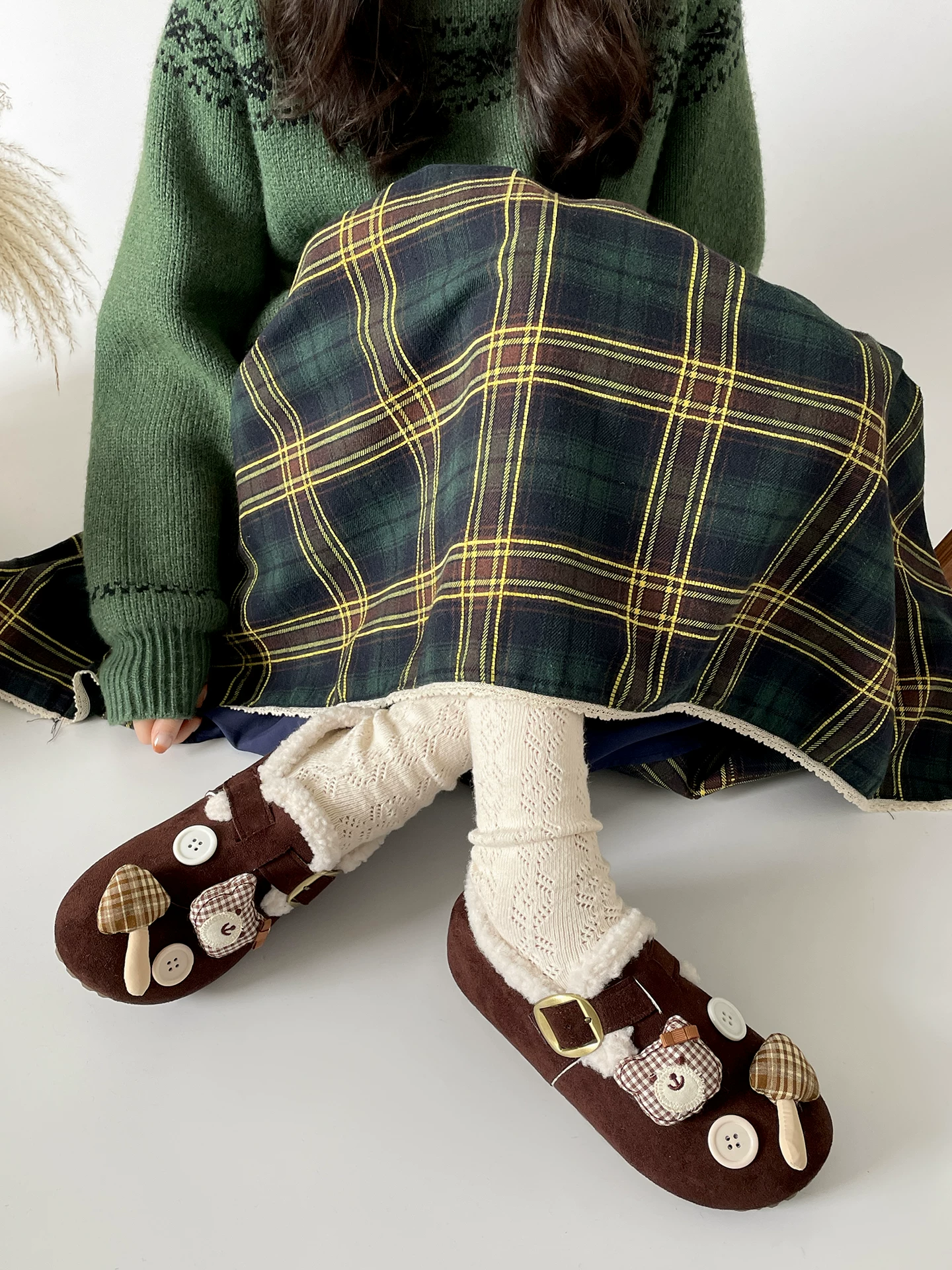 Giày Birkenstock đế xuồng kiểu hoạt hình cổ điển, lót lông cừu dày dặn dành cho nữ, mẫu mới mùa đông 2025, giữ ấm, chống trơn trượt, chất liệu bông mềm mại, thích hợp đi ngoài trời.