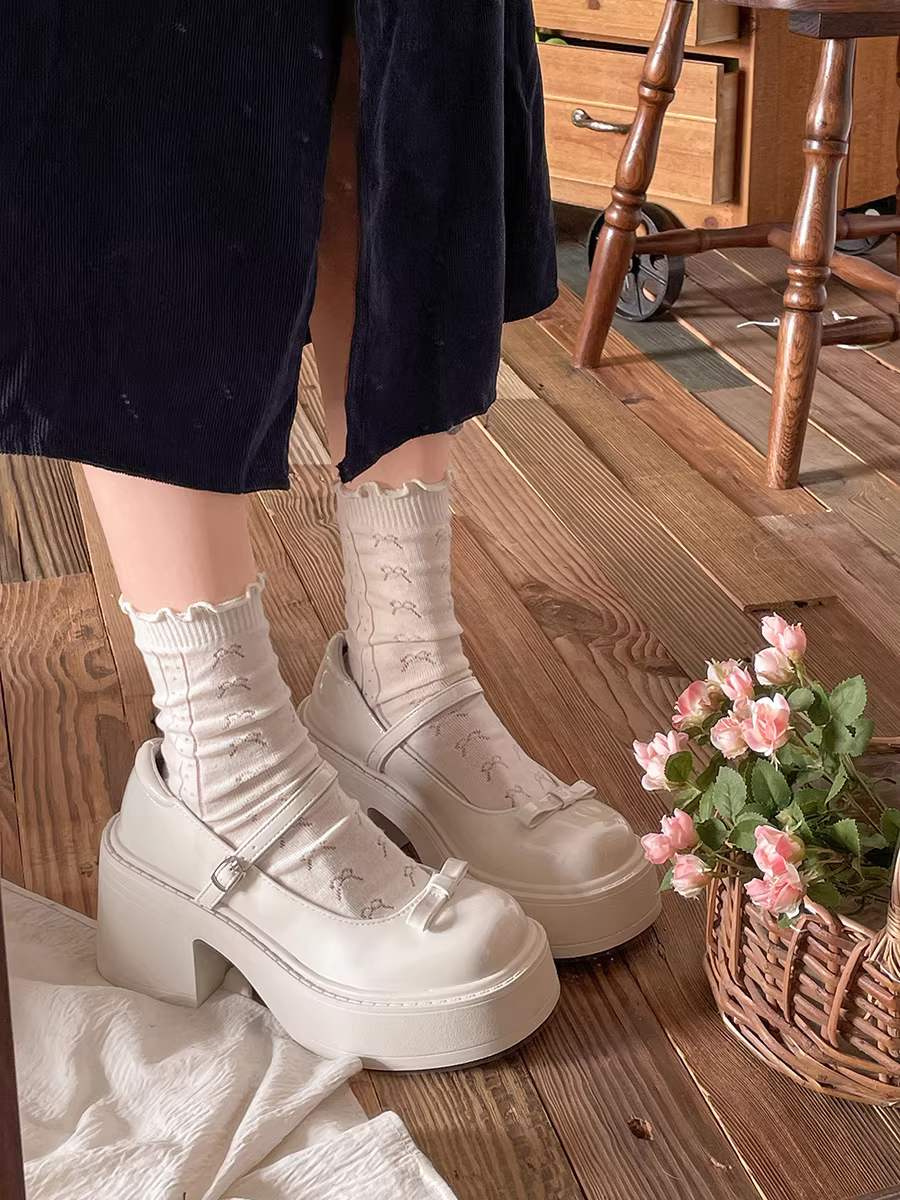 Giày da nữ đế thô mũi tròn màu trắng kiểu Mary Jane, mùa thu mới 2025, đa năng, phối chân váy, gót cao