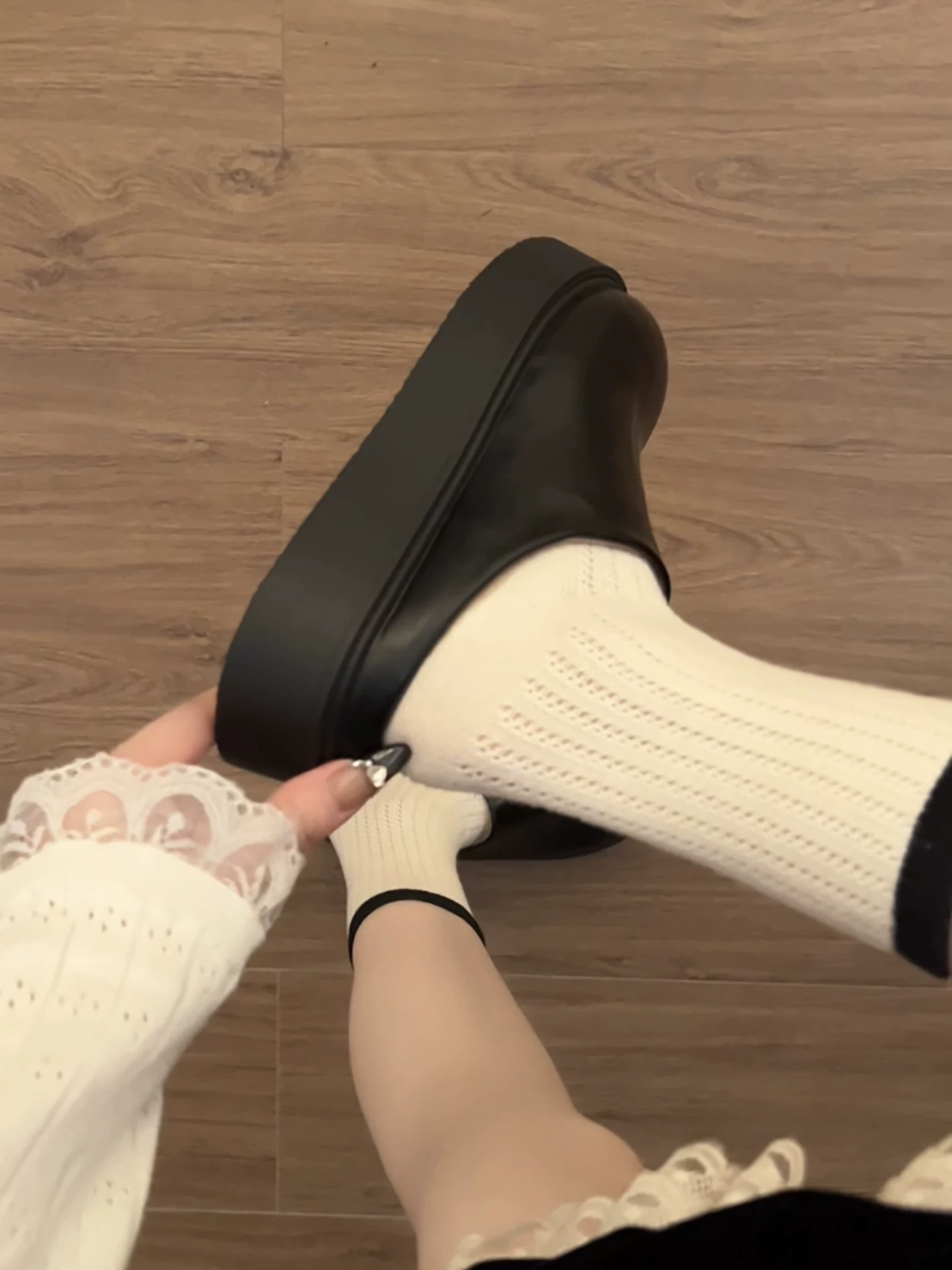 Giày Birkenstock đế dày chống trượt lót lông cừu màu đen dành cho nữ 2025 mới mùa thu đông đi ngoài trời dép bông ấm tăng chiều cao