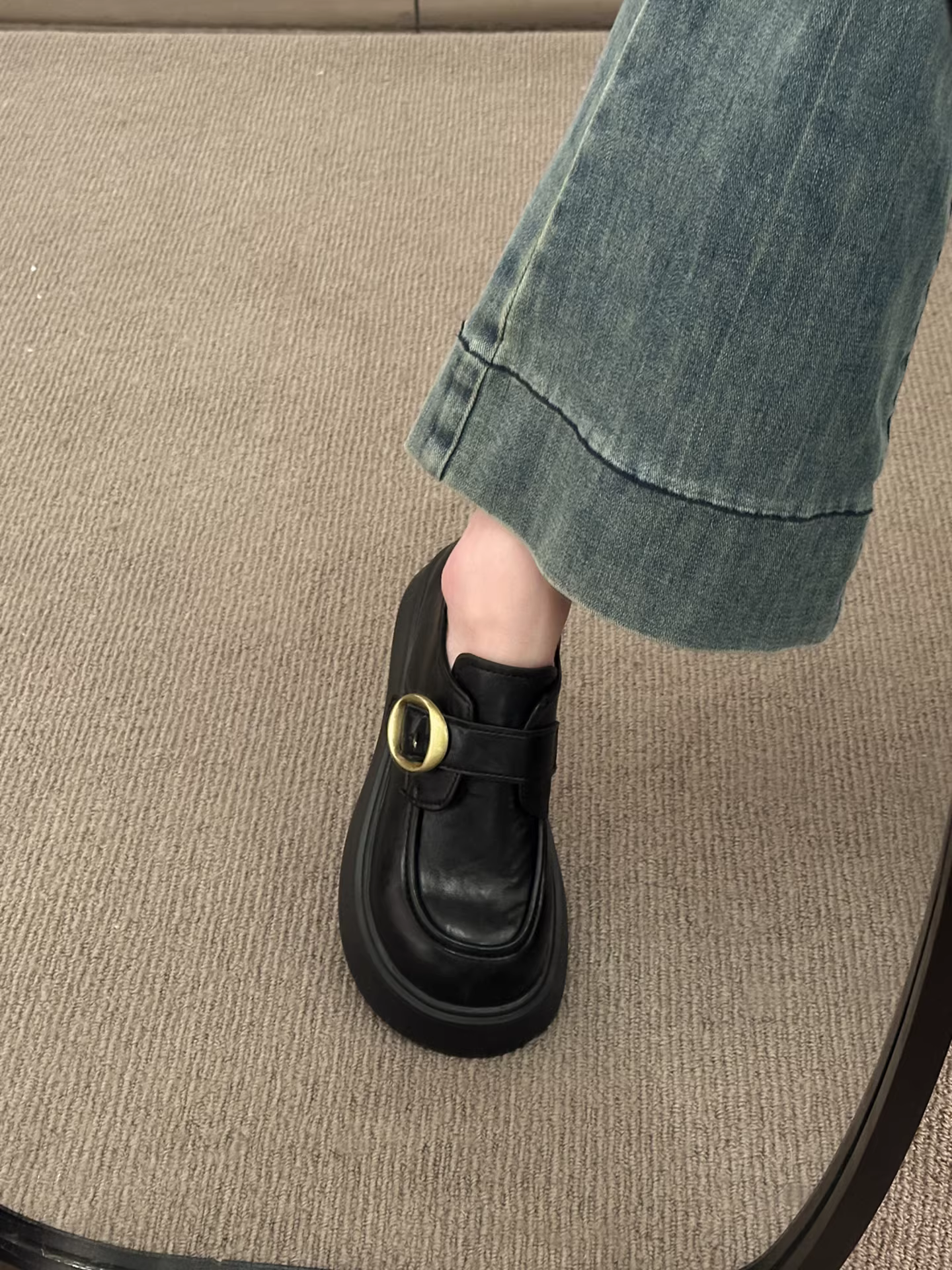 Giày da đế dày kiểu Anh cổ điển màu nâu dành cho nữ, kiểu thu đông mới 2025, giày lười đế mềm tăng chiều cao dành cho phụ nữ nhỏ nhắn.