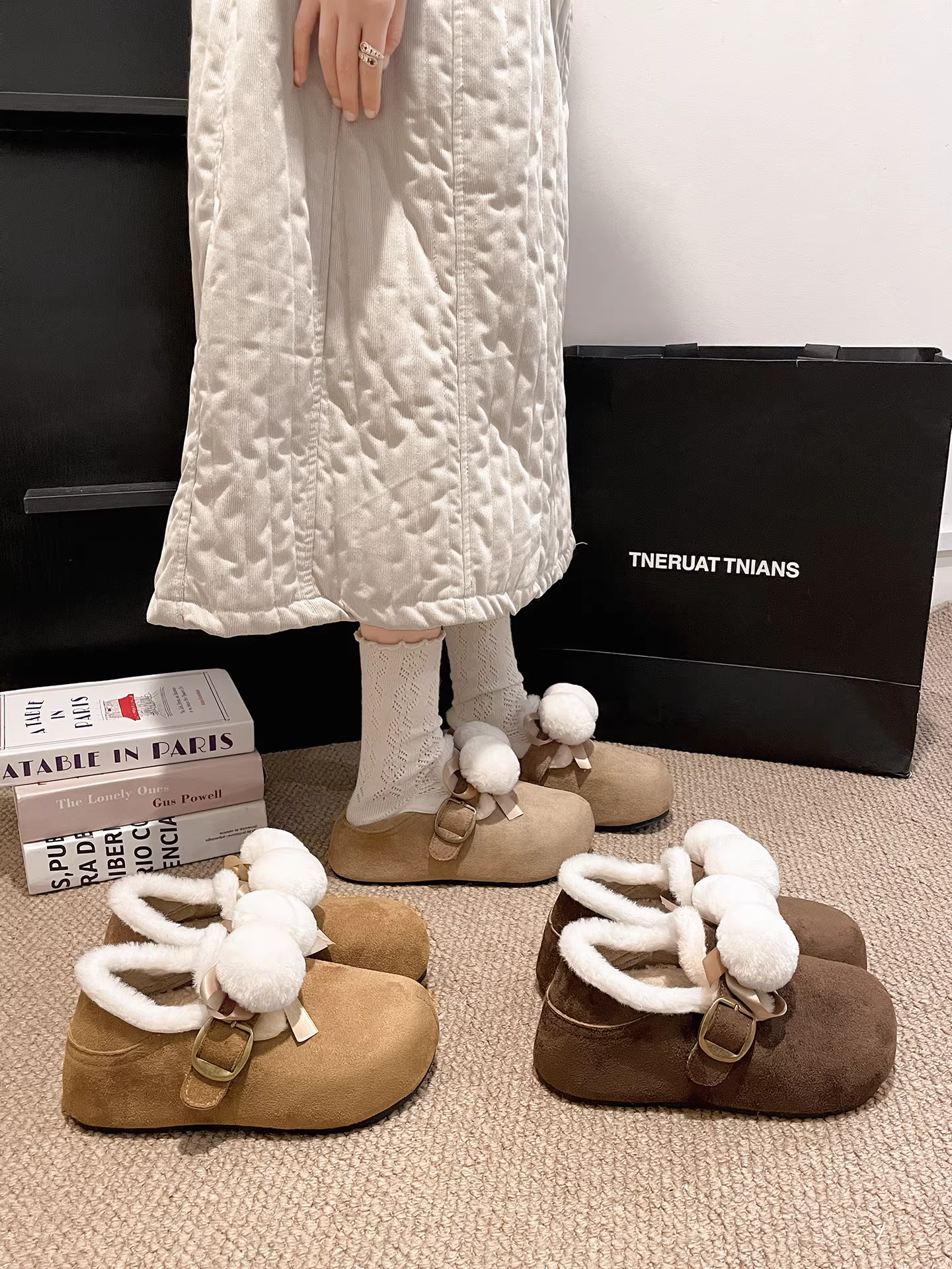 Giày cotton đi tuyết ấm áp, lót lông cừu, đế dày, chống trơn trượt dành cho nữ, mặc ngoài trời mùa đông, mẫu mới 2025, tăng chiều cao, giày Birkenstock kín hoàn toàn.