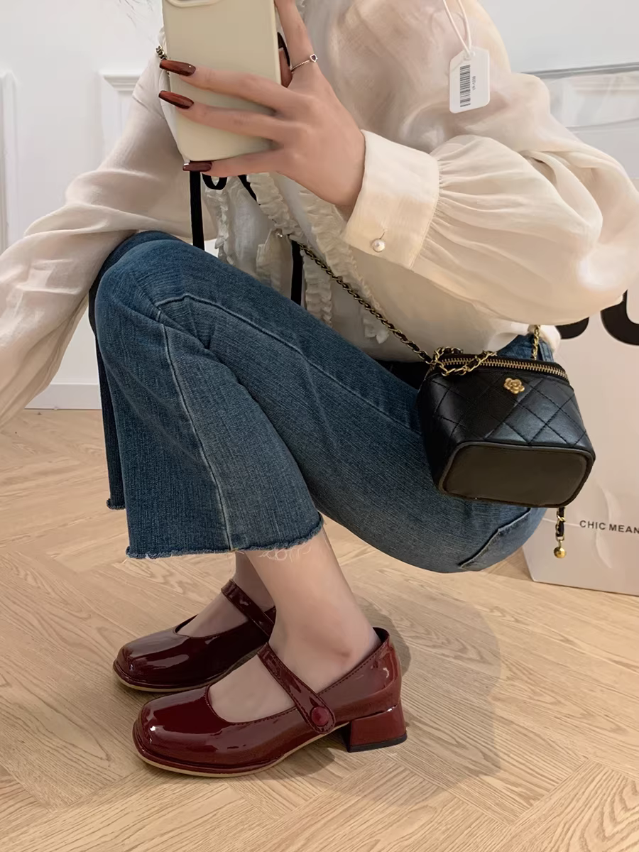 Giày da đế dày đa năng dành cho nữ 2025 kiểu mới mùa thu cổ điển màu đỏ nhạt mũi vuông gót thô kiểu Mary Jane