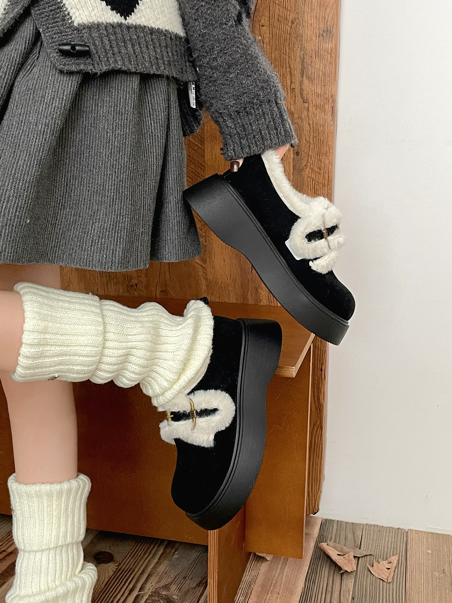 Giày Birkenstock đế dày tăng chiều cao lót lông dành cho nữ, mẫu mới mùa đông 2025, giày giữ ấm bằng cotton, giày bốt lót lông cừu đi tuyết