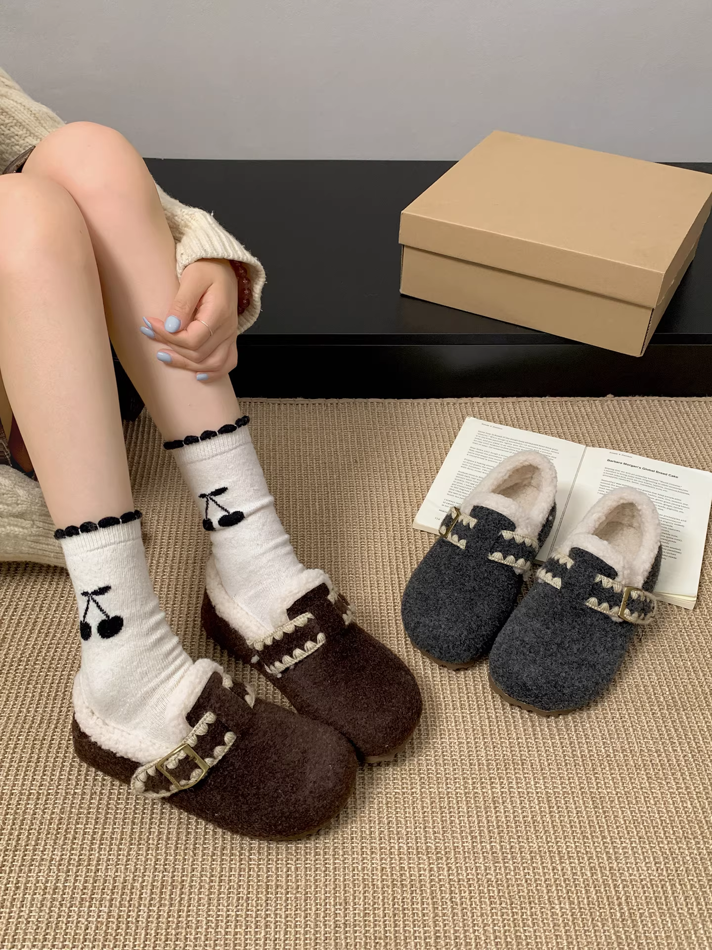 Giày nữ mùa đông 2025 đa năng, kiểu Birkenstock, lót lông cừu, dày dặn, tăng chiều cao, đế bằng bằng vải cotton.