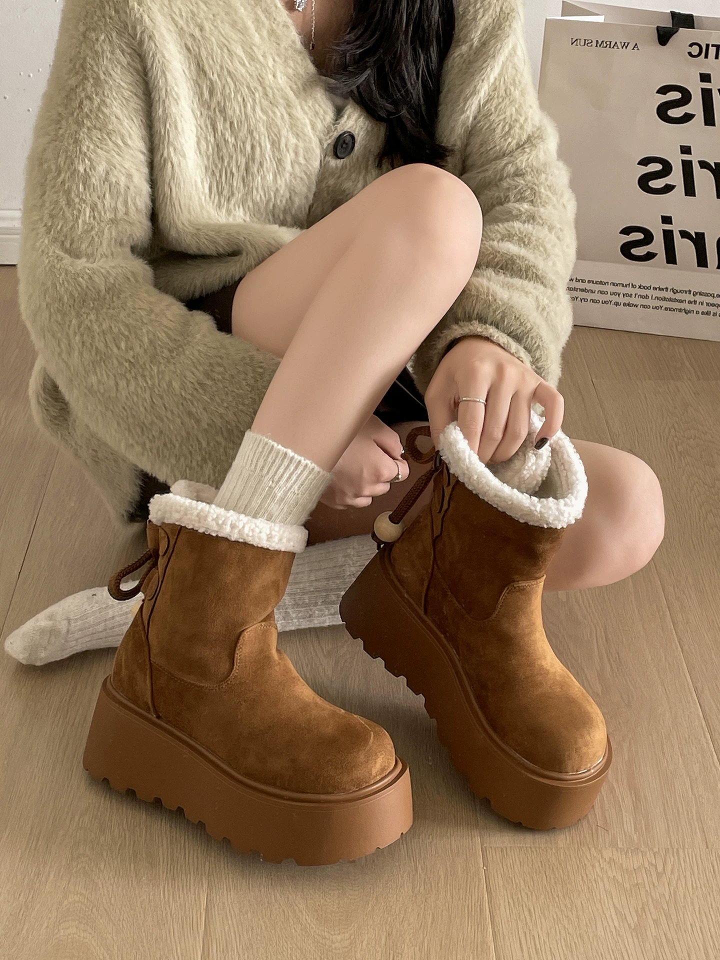 Giày bốt tuyết đế dày chống trơn kiểu cổ điển dành cho nữ 2025, áo khoác ngoài mùa đông mới, tăng chiều cao, lót lông cừu ấm áp, dày dặn, kiểu Birkenstock, chất liệu cotton