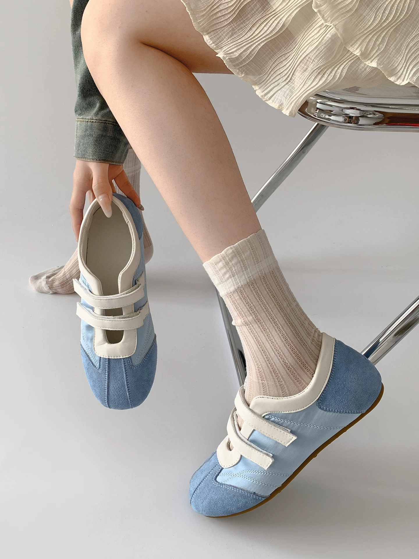 Giày bệt kiểu Mary Jane màu đỏ cổ điển phong cách múa ba lê Pháp dành cho nữ, kiểu mới mùa thu 2025, giày tập luyện thường ngày phối chân váy