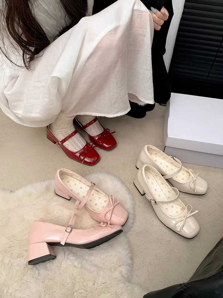 Giày cao gót đế thô mũi vuông kiểu Pháp màu trắng dành cho nữ, mẫu thu đông 2025 mới, thích hợp phối cùng váy, giày Mary Jane đa năng tăng chiều cao.