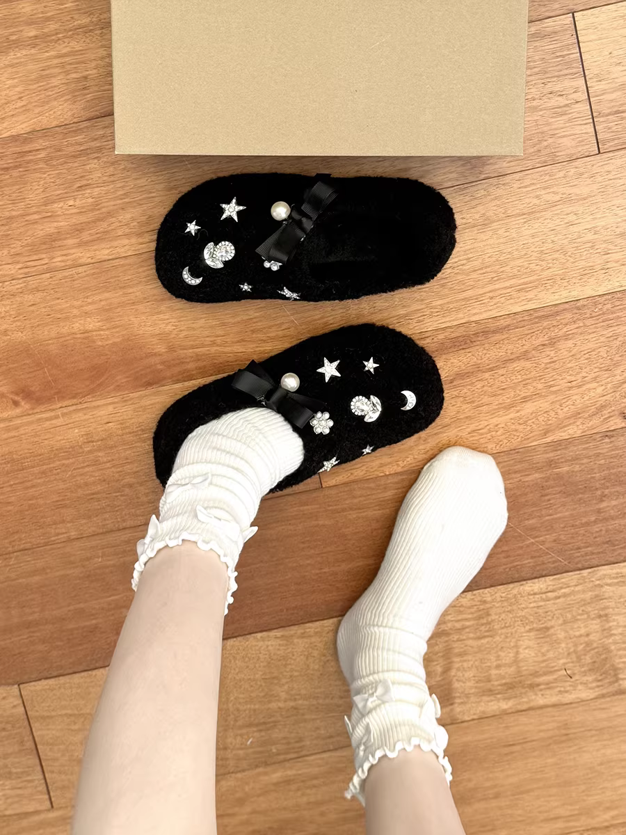 Giày clog đế xuồng kiểu Chanel thời thượng màu đen dành cho nữ, kiểu dáng thu đông 2025 mới với lớp lót lông mềm mại, kiểu giày Birkenstock.