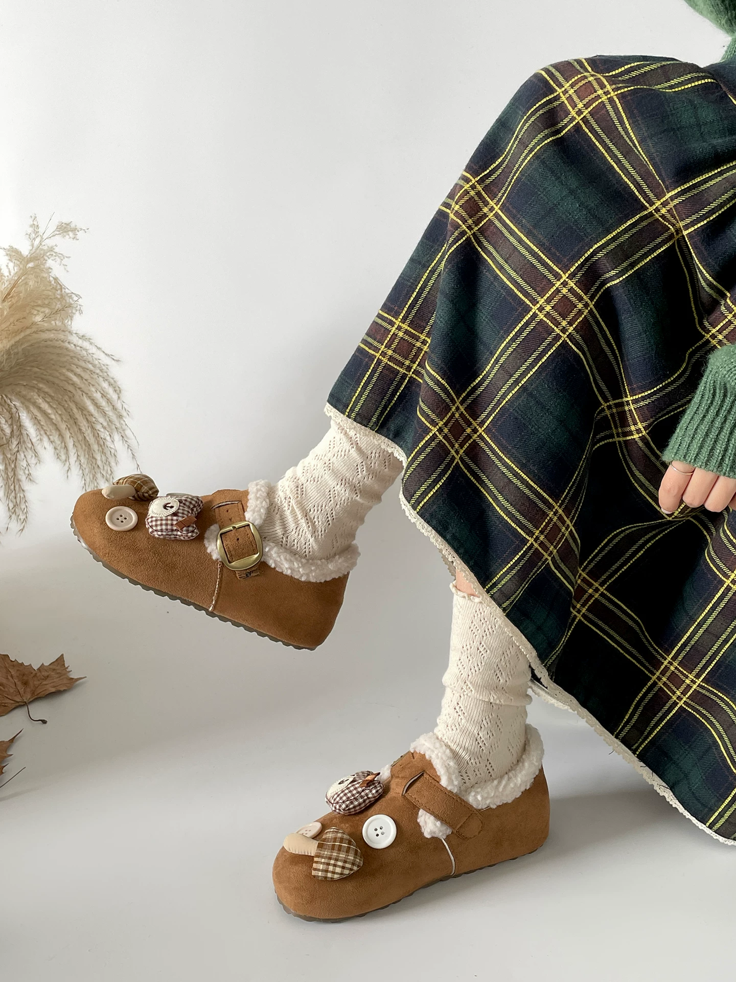 Giày Birkenstock đế xuồng kiểu hoạt hình cổ điển, lót lông cừu dày dặn dành cho nữ, mẫu mới mùa đông 2025, giữ ấm, chống trơn trượt, chất liệu bông mềm mại, thích hợp đi ngoài trời.