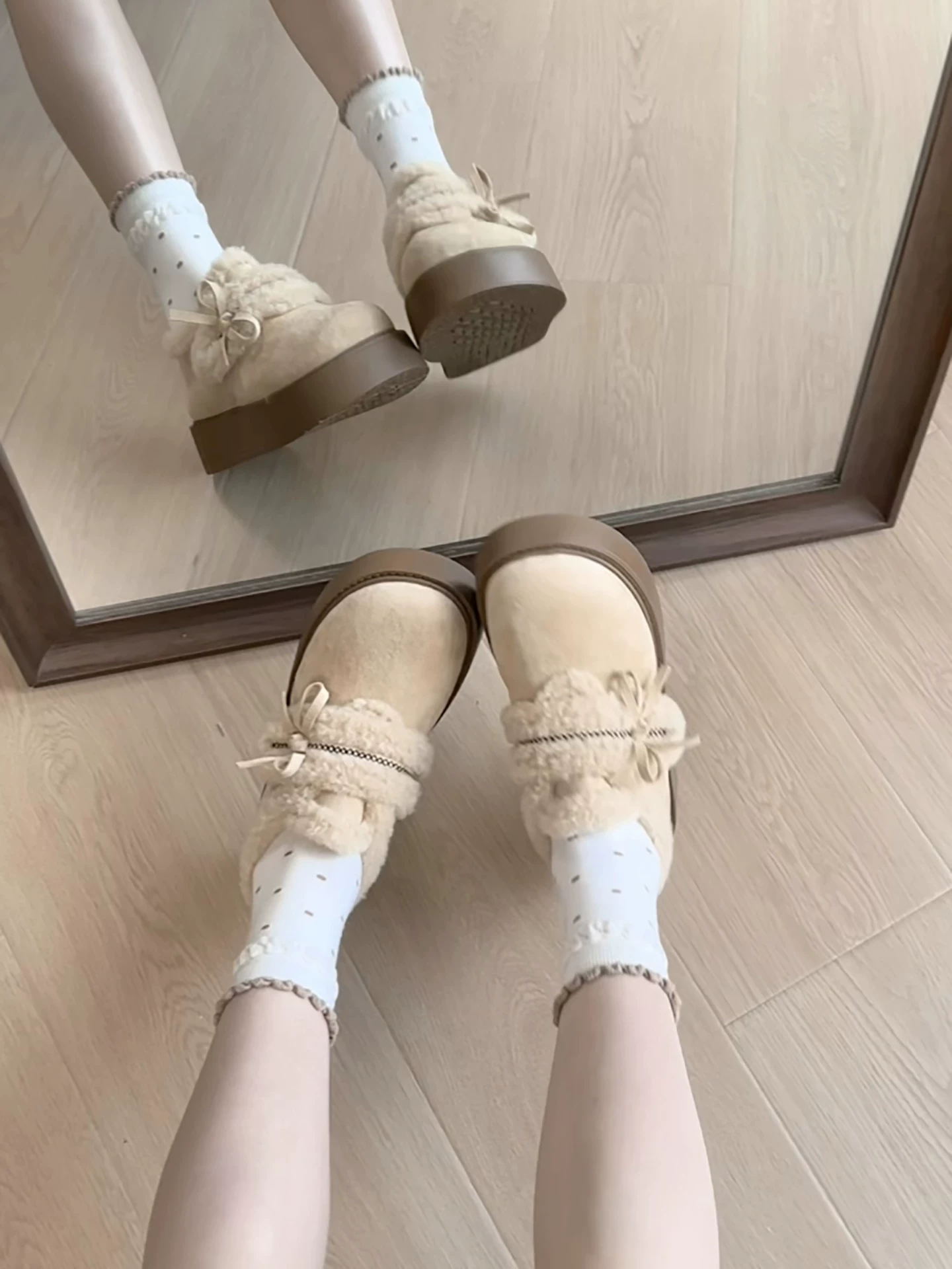 Giày bốt đi tuyết đế dày lót lông cừu dành cho phụ nữ nhỏ nhắn, mùa đông 2025 kiểu retro mới, ấm áp, đi ngoài trời, kiểu Birkenstock lông thú.