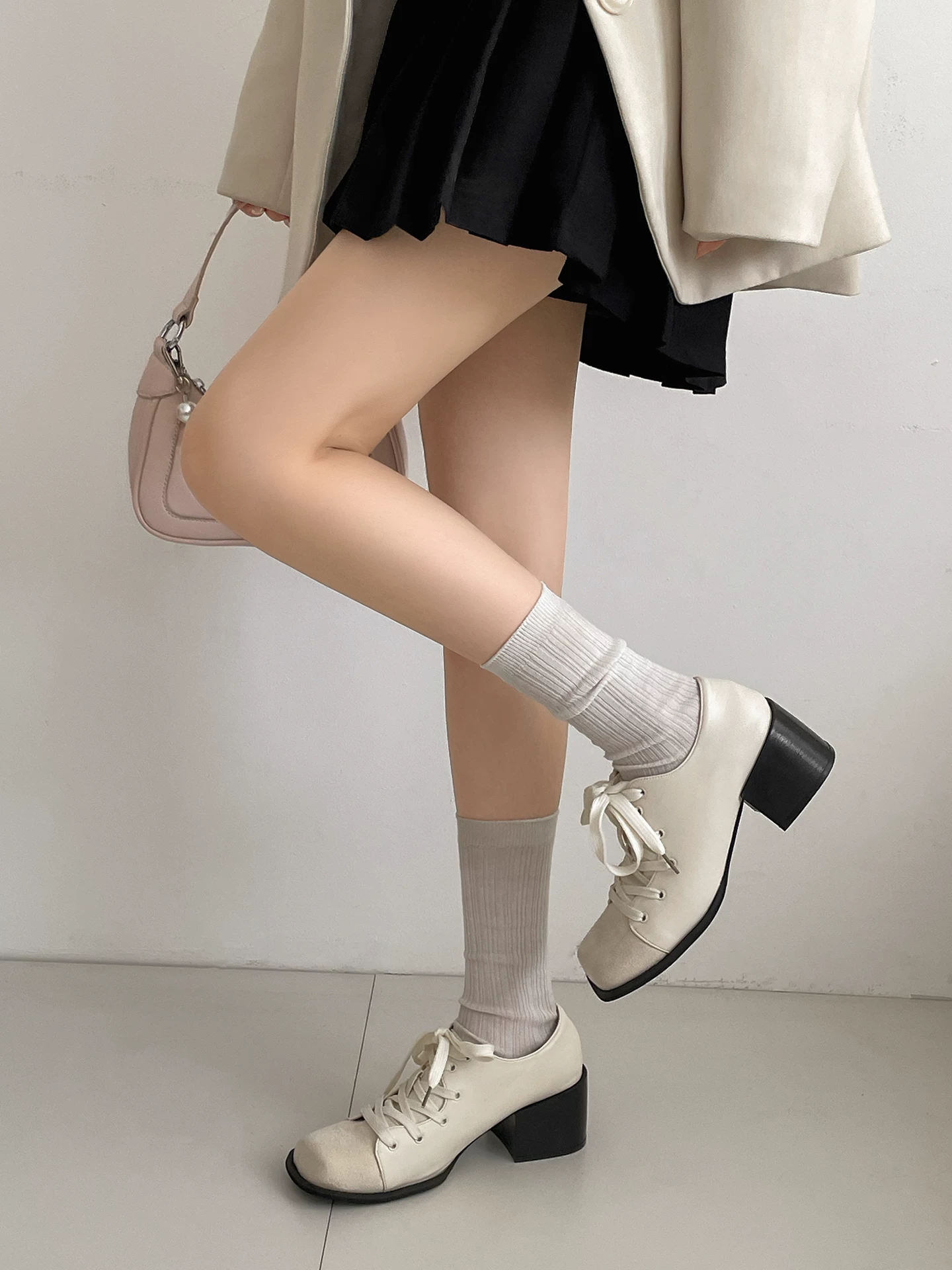 Giày bệt nữ kiểu Anh cổ điển, đa năng, đế dày, cổ sâu, kiểu mới thu 2025, phù hợp với chân váy, tạo cảm giác cao cấp, dành cho người thấp nhỏ.