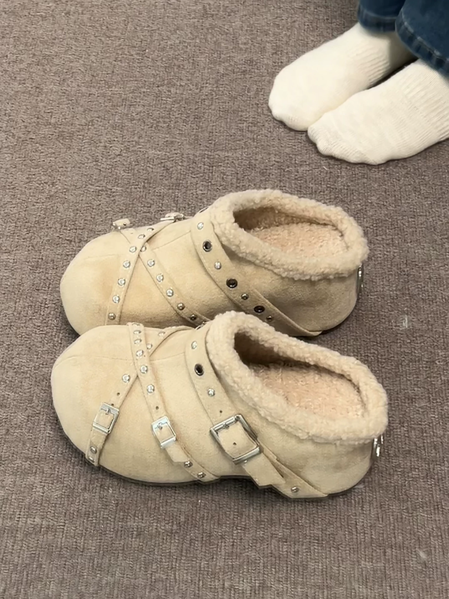 Giày Birkenstock đế dày lót lông cừu đen giữ ấm dành cho nữ, mẫu mới mùa đông 2025, đi ngoài trời, tăng chiều cao, dép bông mềm mại