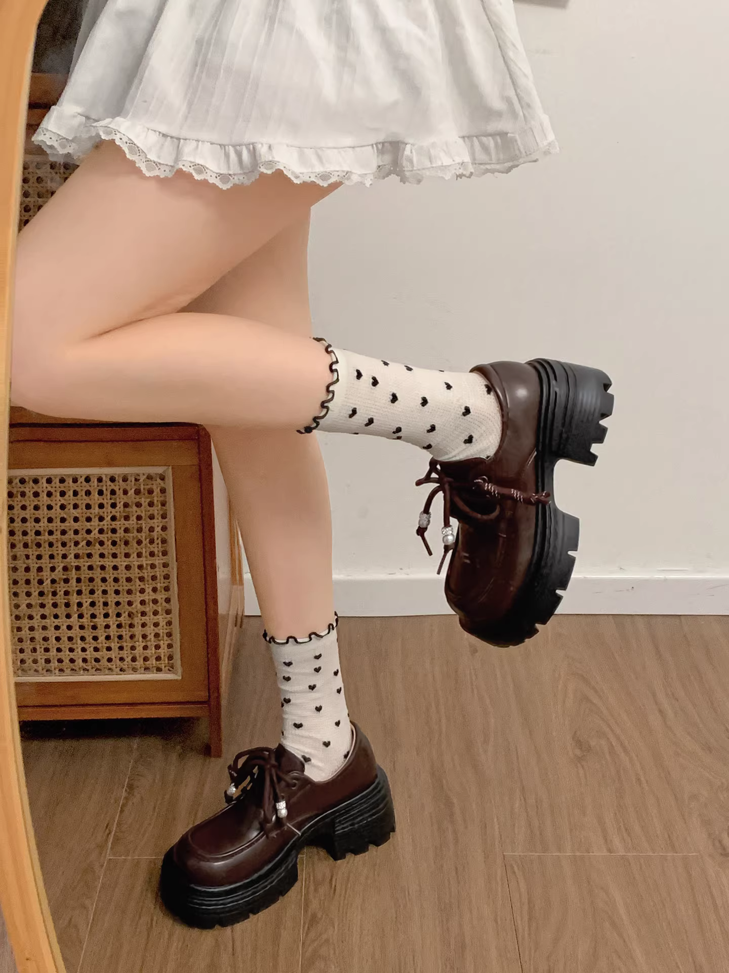 Giày da nữ đế dày kiểu Anh cổ điển màu đen, kiểu thu mới 2025, phối chân váy, giày lười đế xuồng tăng chiều cao