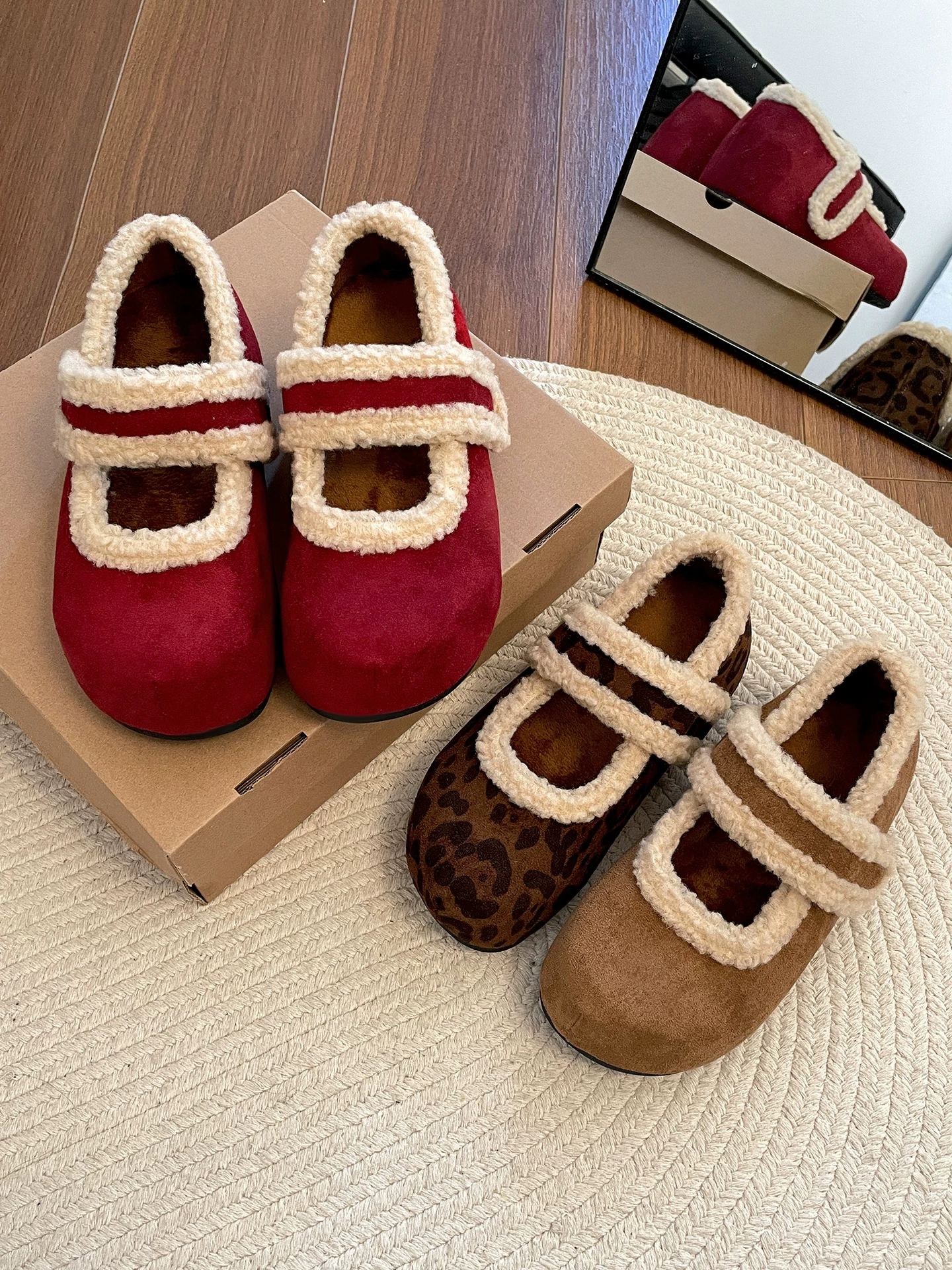 Giày Birkenstock nhung đế dày kiểu Pháp cổ điển màu đỏ hot trend dành cho nữ, mẫu mới mùa đông 2025, giữ ấm, chống trơn, chất liệu cotton