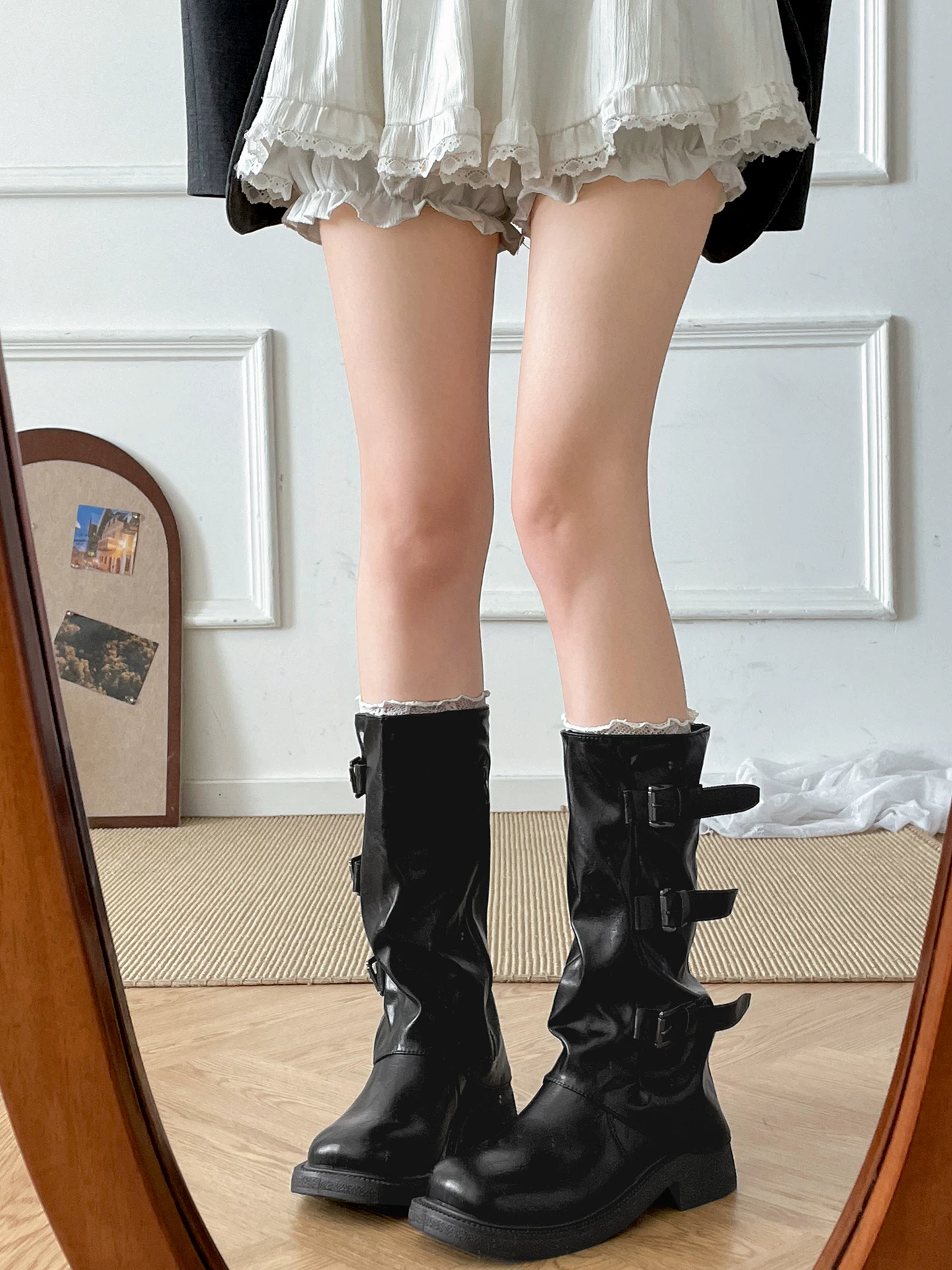 Phía Nam ở miền Nam: Giày bốt Martin đế dày kiểu Anh màu đen dành cho nữ, giày bốt cưỡi ngựa giảm béo và tăng chiều cao mới mùa thu đông 2025.