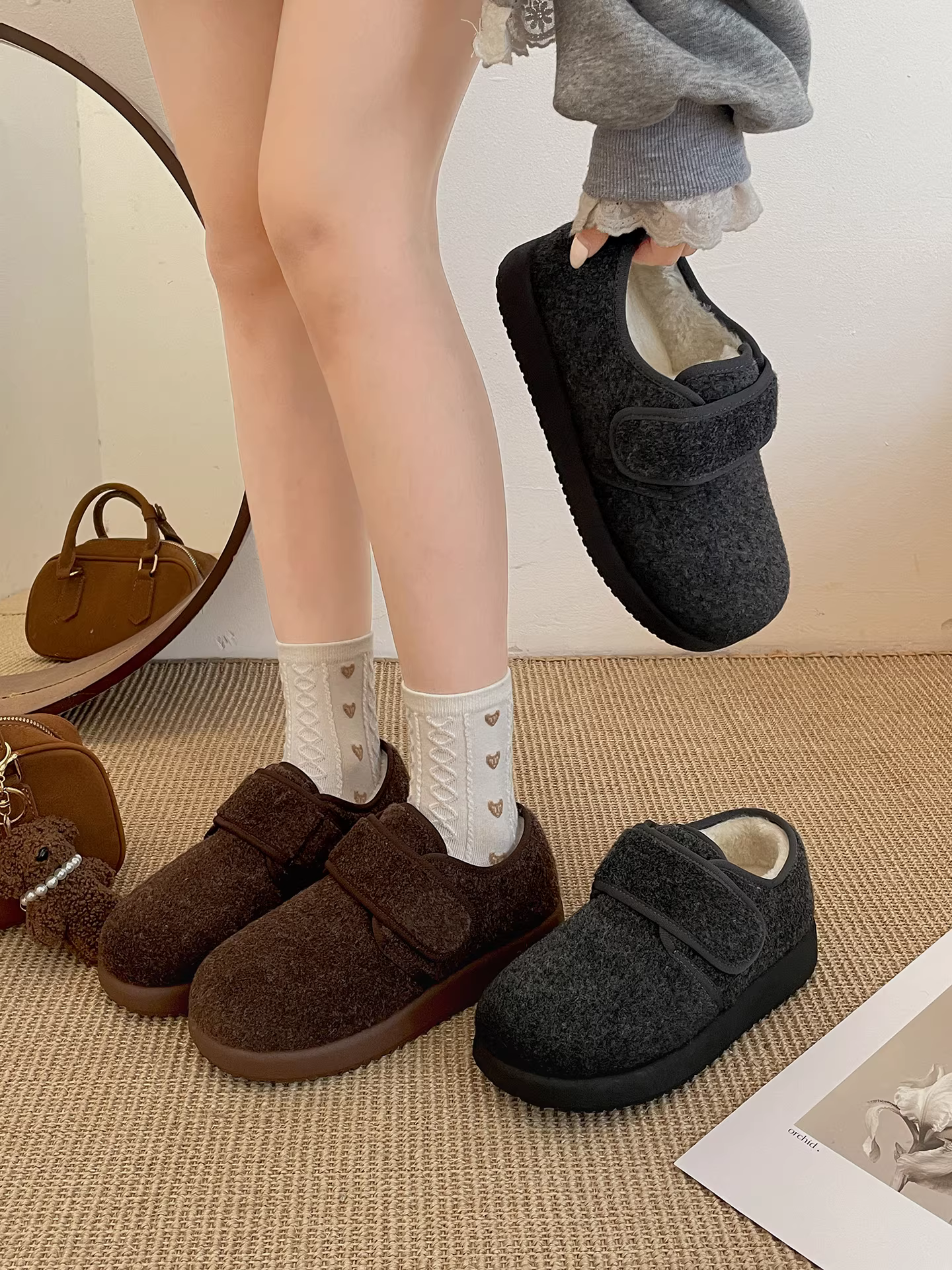 Giày nữ đế dày, lót lông cừu, chất liệu cotton dày, kiểu dáng retro, mùa đông 2025, kiểu mới, giày Birkenstock lông ấm áp.