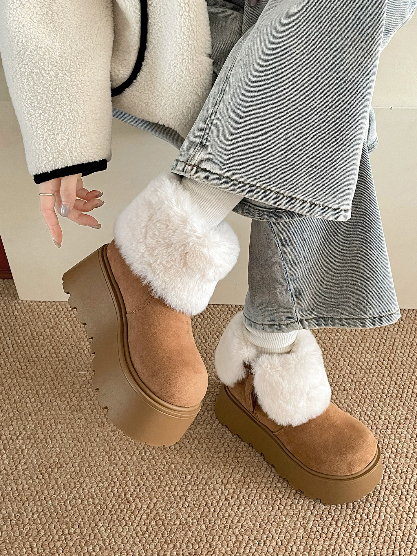 Giày bốt đi tuyết đế dày chống trượt màu trắng cổ điển dành cho nữ 2025 Giày cotton đế mềm tăng chiều cao mới mùa thu đông dành cho người nhỏ nhắn