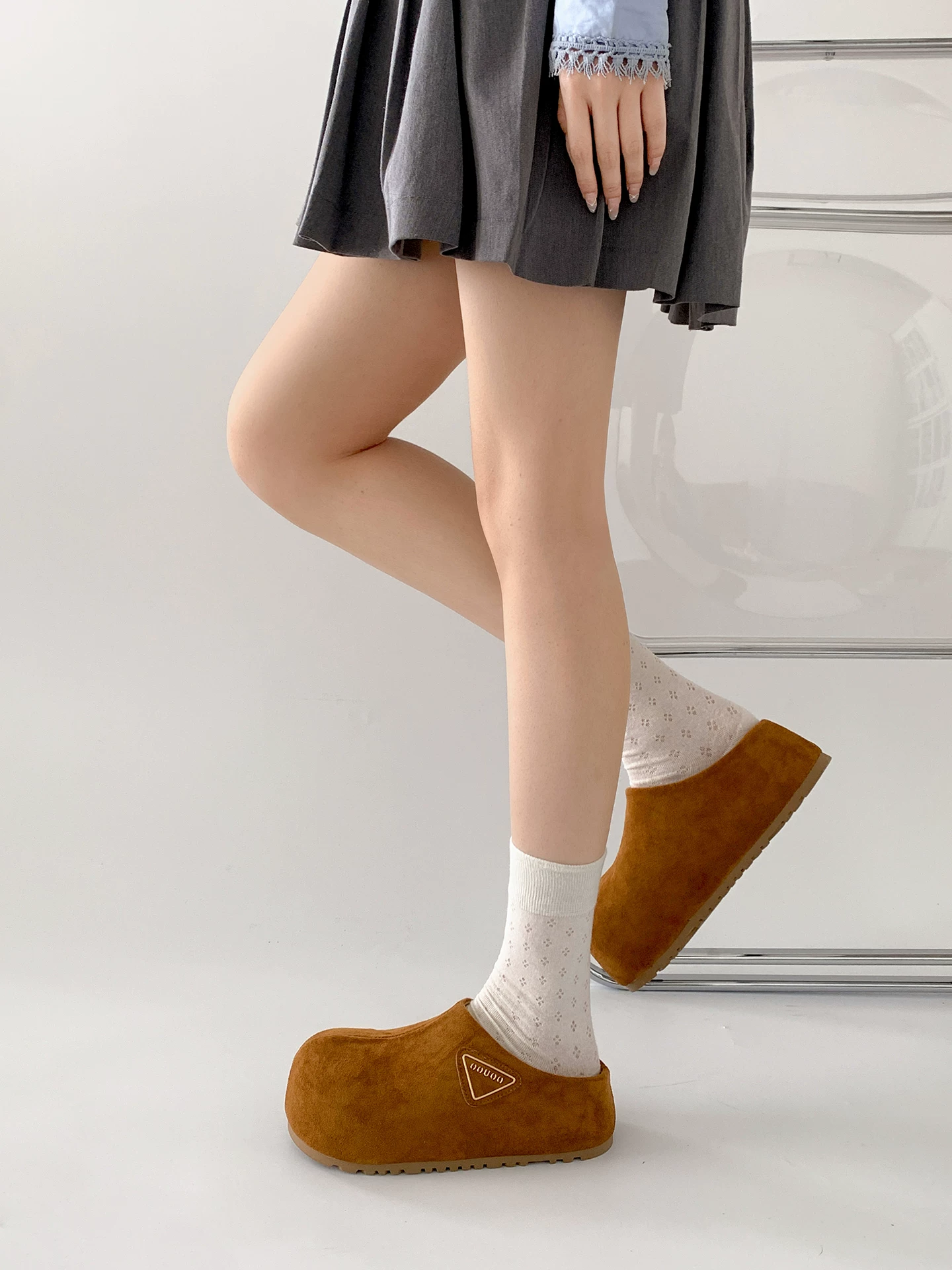 Dép nữ đế dày chống trơn kiểu retro phổ biến, đi ngoài trời mùa thu, giày Birkenstock đế mềm đa năng kiểu nửa dép mới năm 2025