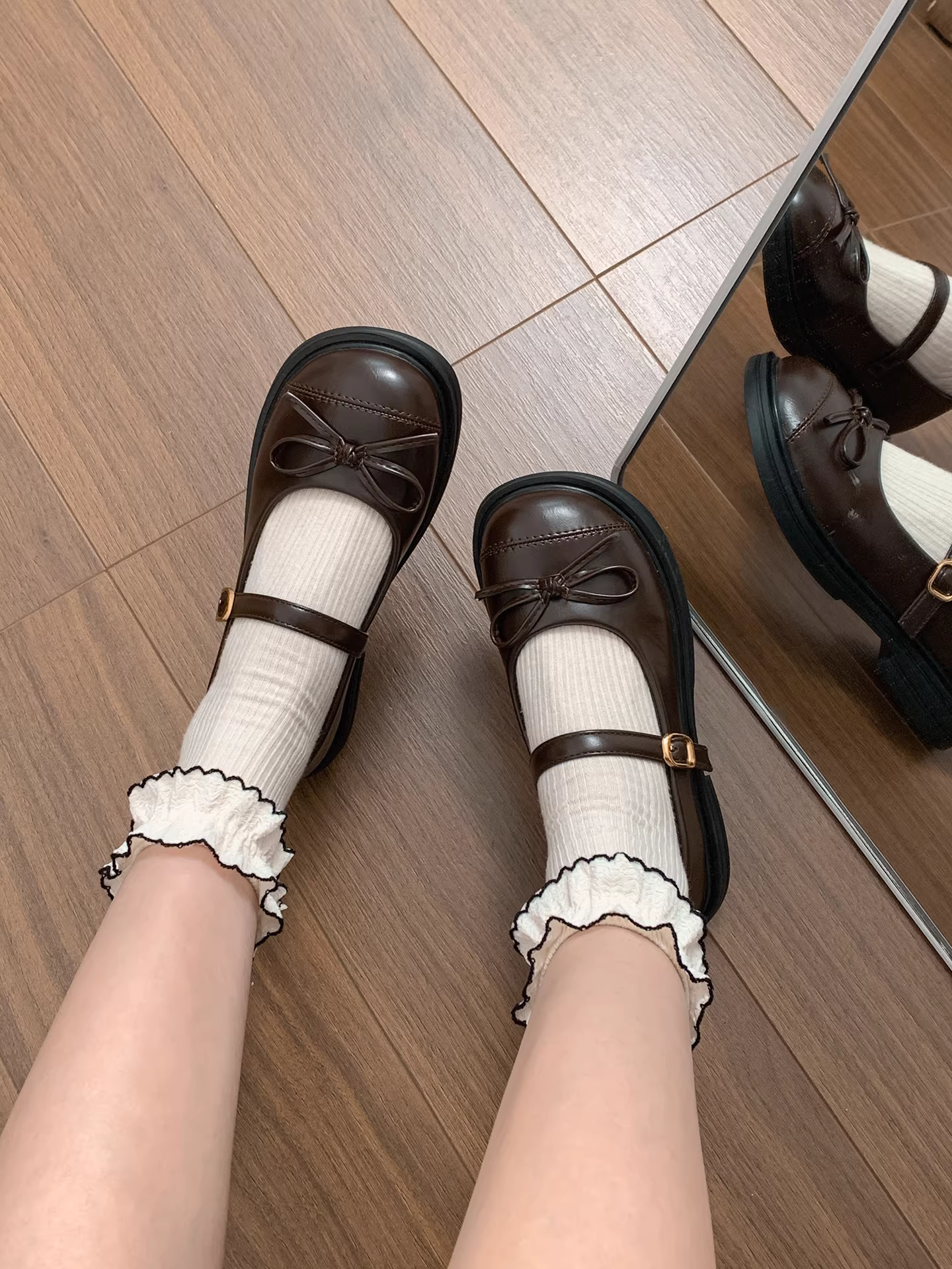 Giày da nữ đế dày mũi tròn kiểu Anh đen thời thượng, mẫu mới thu đông 2025, phối chân váy, giày Mary Jane tăng chiều cao