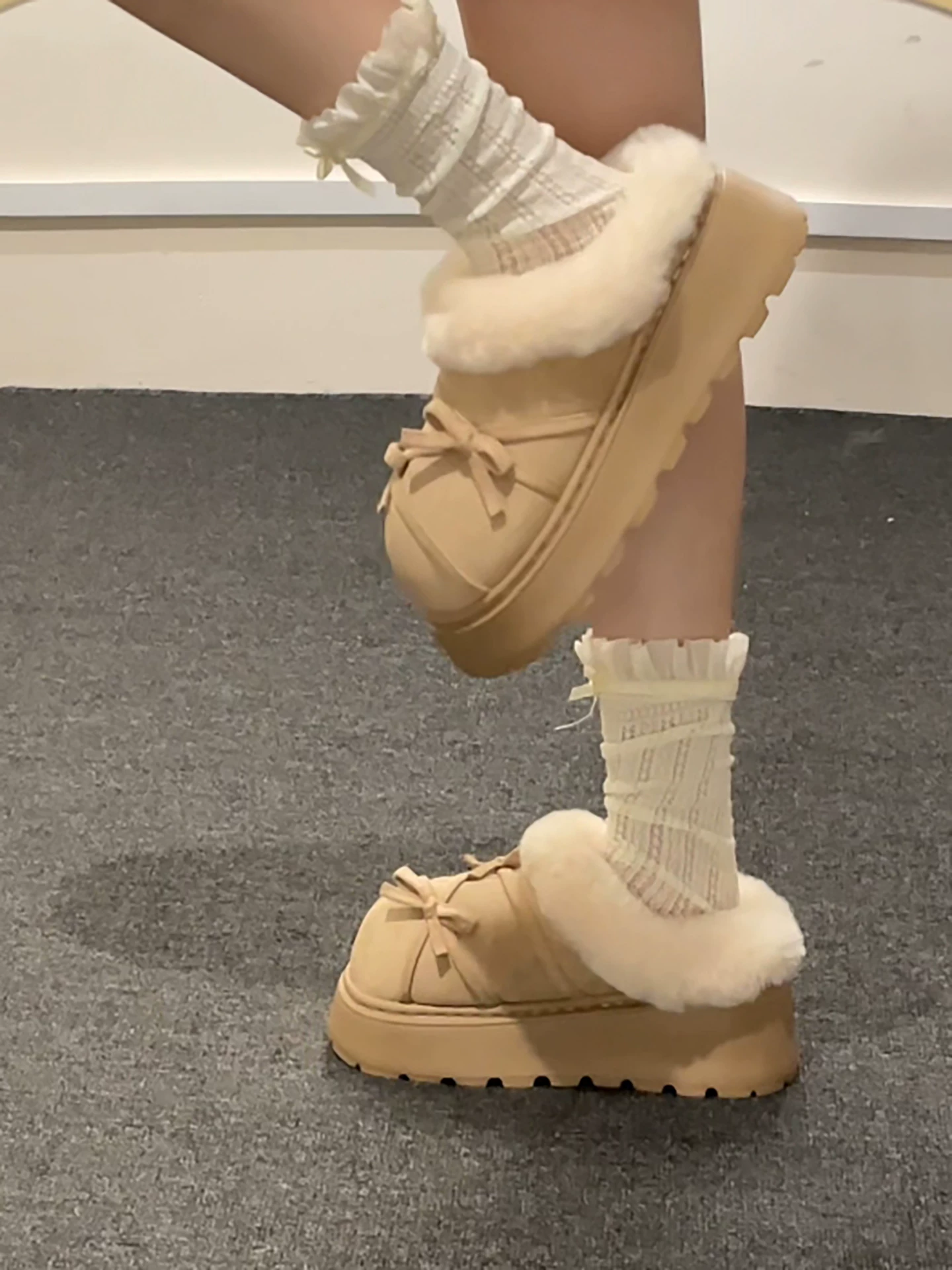 Dép lông dày đế dày chống trơn Nanzai Southern Retro dành cho nữ, dùng ngoài trời, dép bông tăng chiều cao đa năng mùa thu đông 2025.