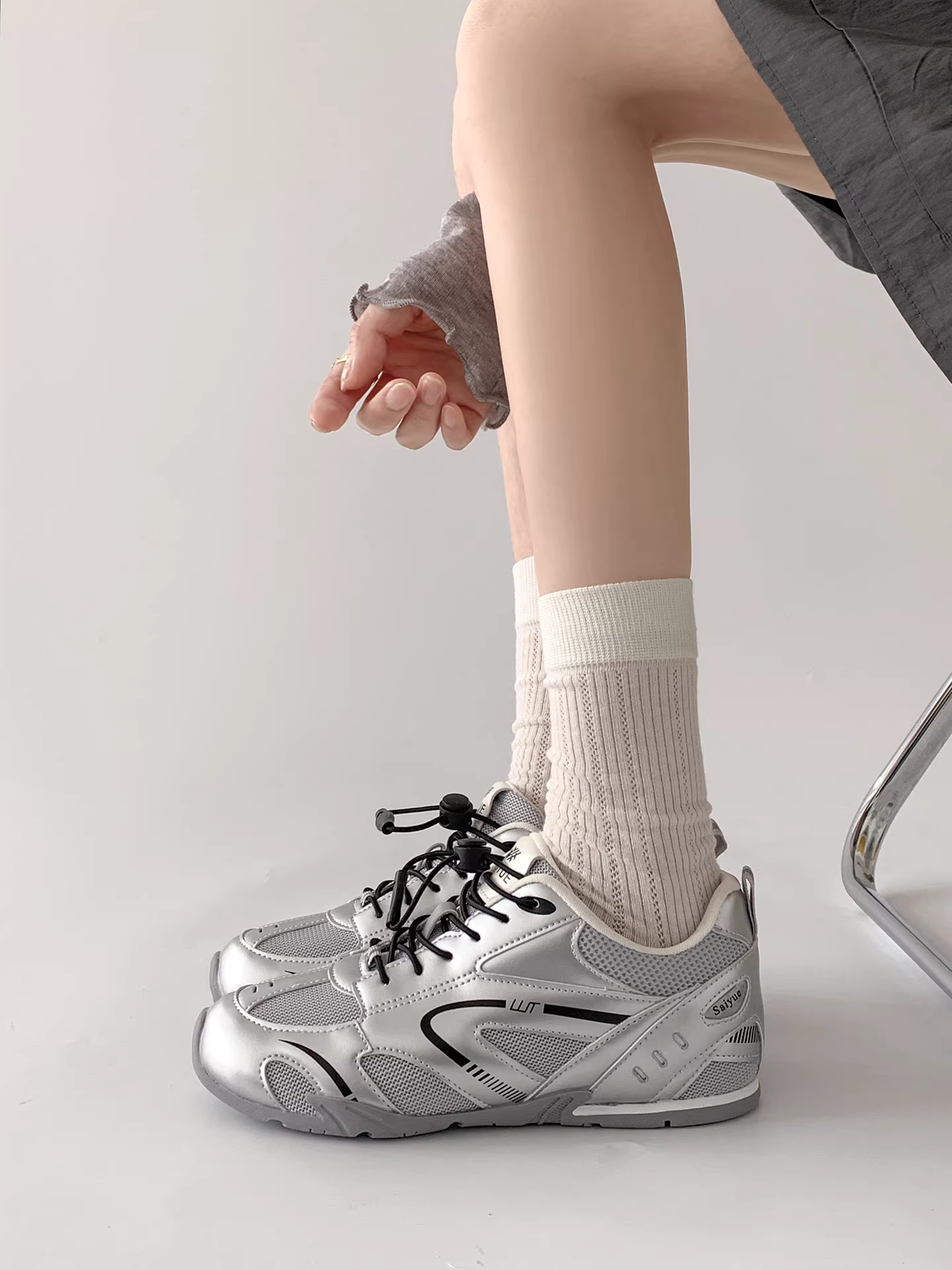 Giày thể thao đế bằng cao cấp Nanzai Nanfang bạc dành cho nữ, kiểu dáng mới mùa thu 2025, đa năng, phối được với chân váy