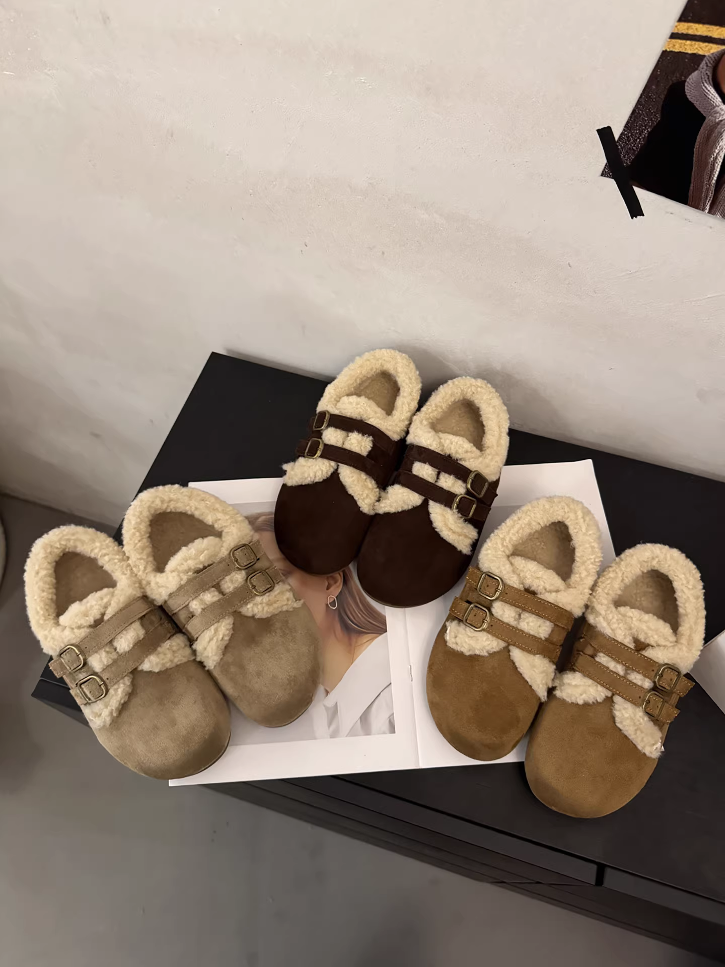 Giày bông tuyết đế dày lót lông cừu cổ điển dành cho nữ, áo khoác ngoài mùa đông, kiểu mới 2025, giày Birkenstock đế mềm tăng chiều cao