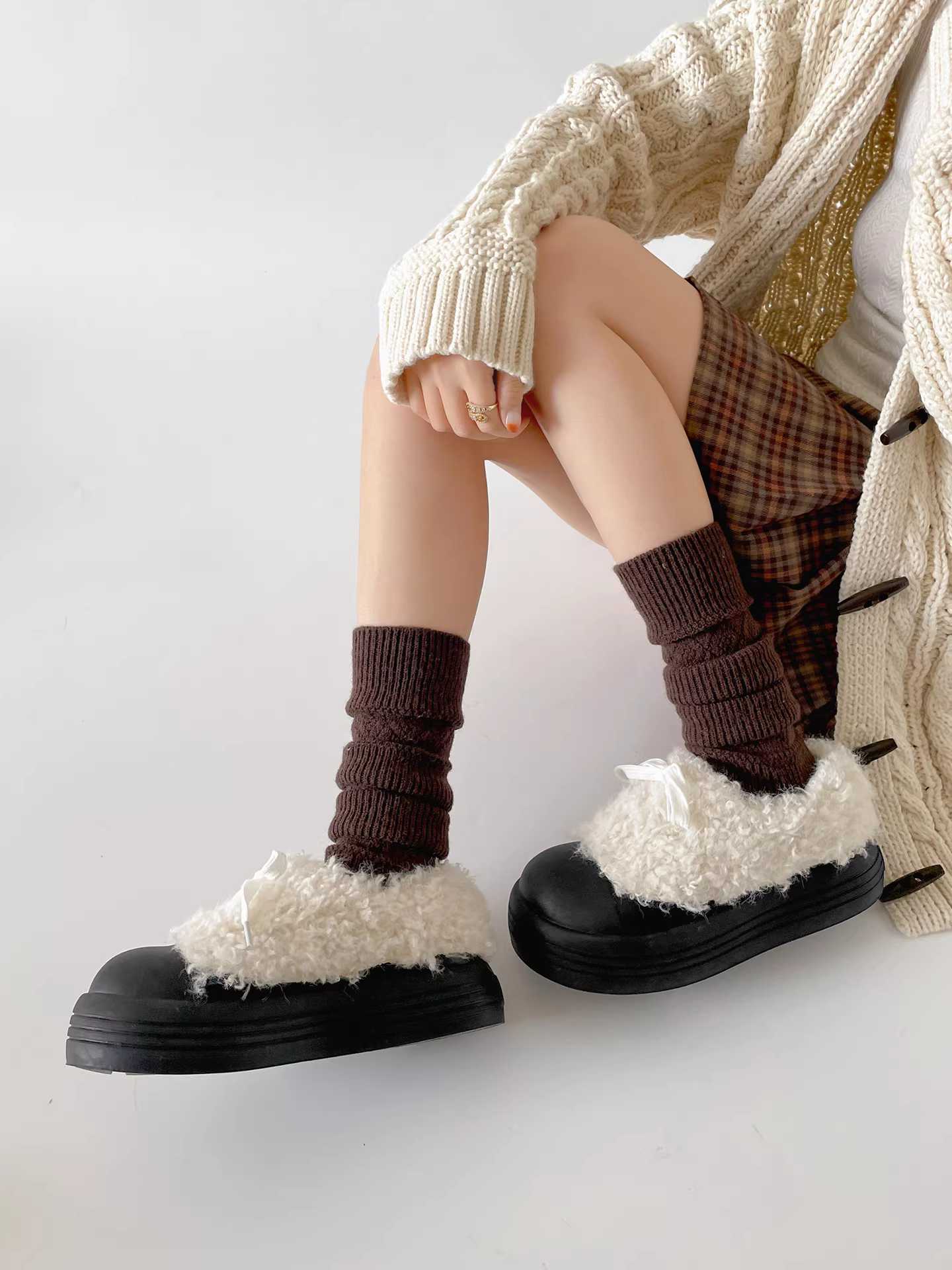 Giày bốt lông dày đế dày phong cách retro Nam Trung Quốc dành cho nữ 2025, giày mùa đông mới lót lông cừu dày giữ ấm bằng cotton.