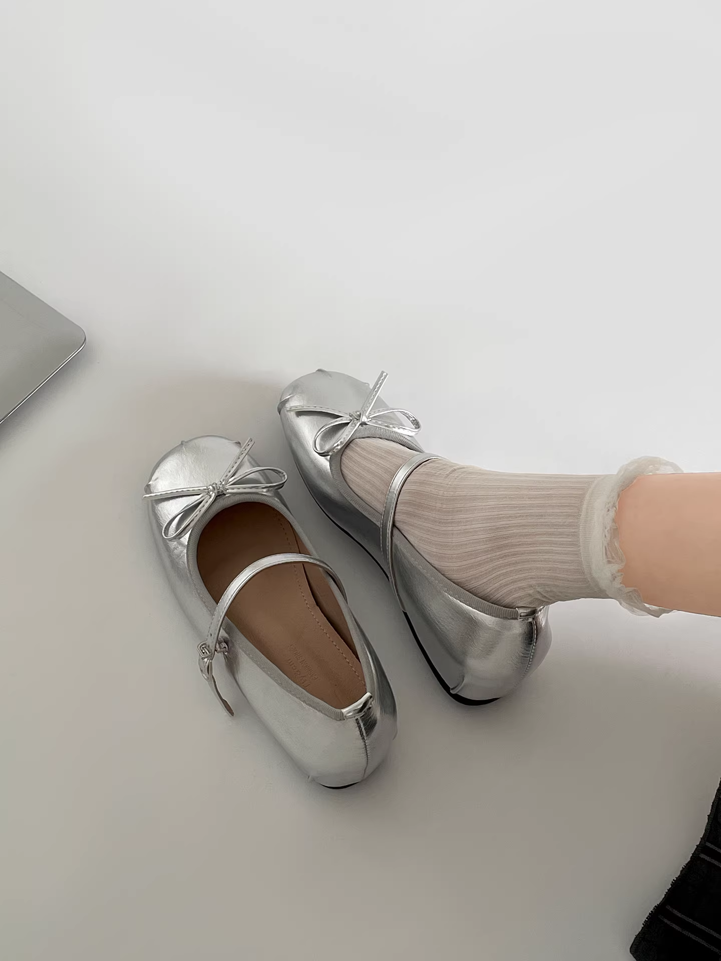 Giày bệt nữ kiểu Pháp màu bạc cổ điển, mẫu mới thu 2025, đa năng phối chân váy, giày Mary Jane tăng chiều cao