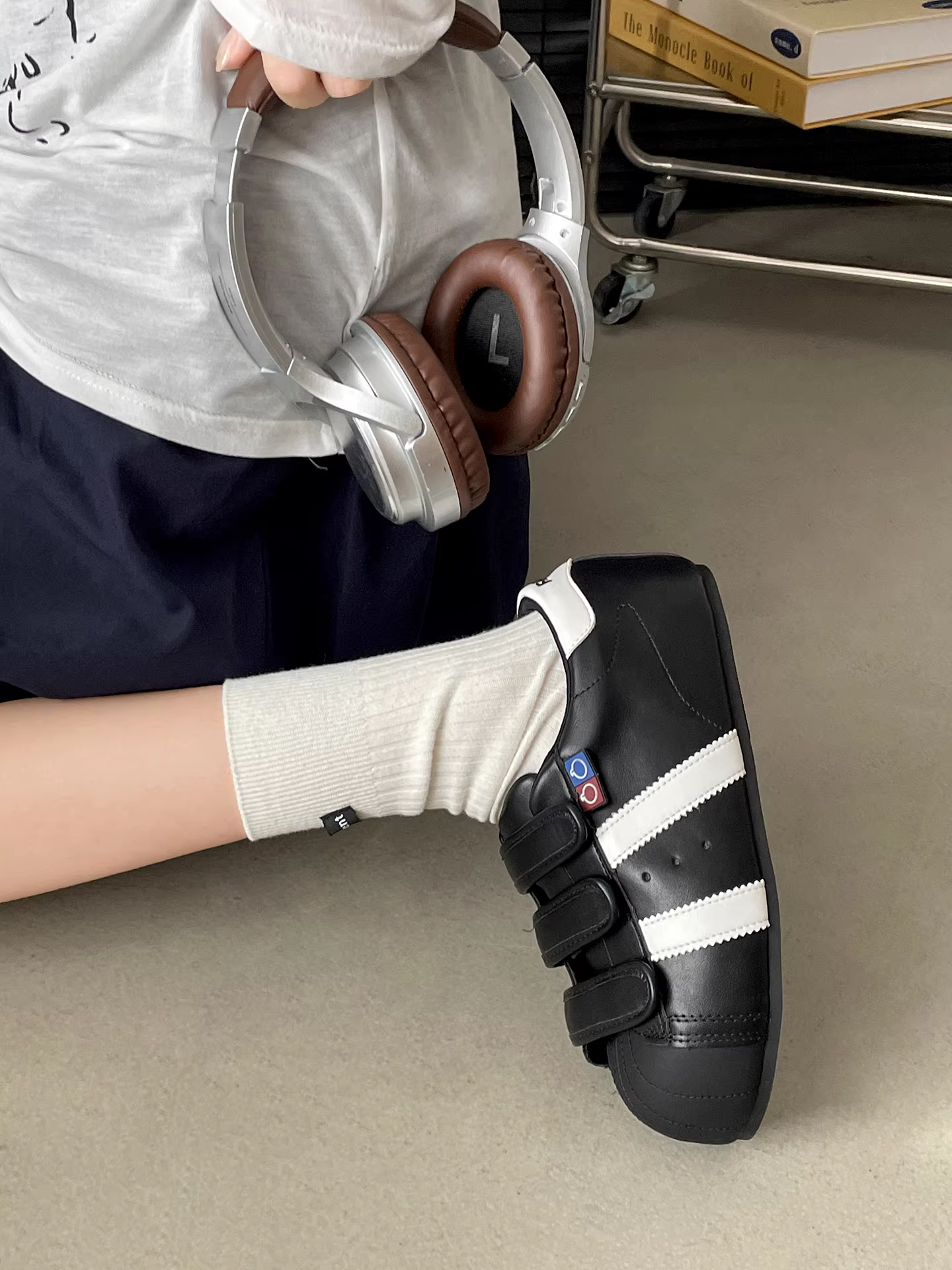 Giày thể thao Đức đế dày tăng chiều cao kiểu retro đen dành cho nữ, giày sneaker đế mềm mùa thu mới 2025.