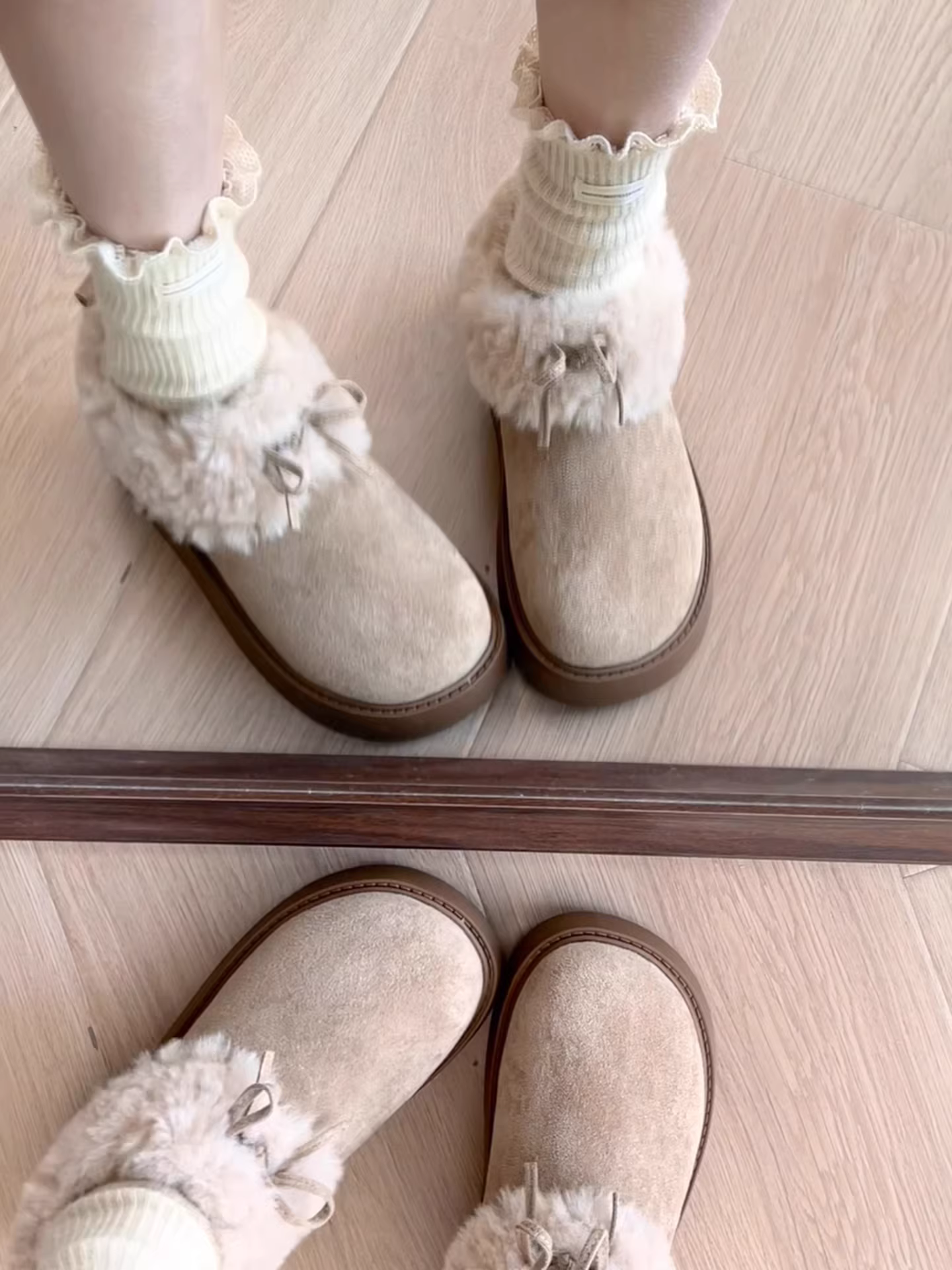 Giày bông giữ ấm lót lông cừu đế dày dành cho nữ, kiểu mới mùa đông 2025, tăng chiều cao, đi ngoài trời, chống trơn trượt, giày Birkenstock lông phủ kín.