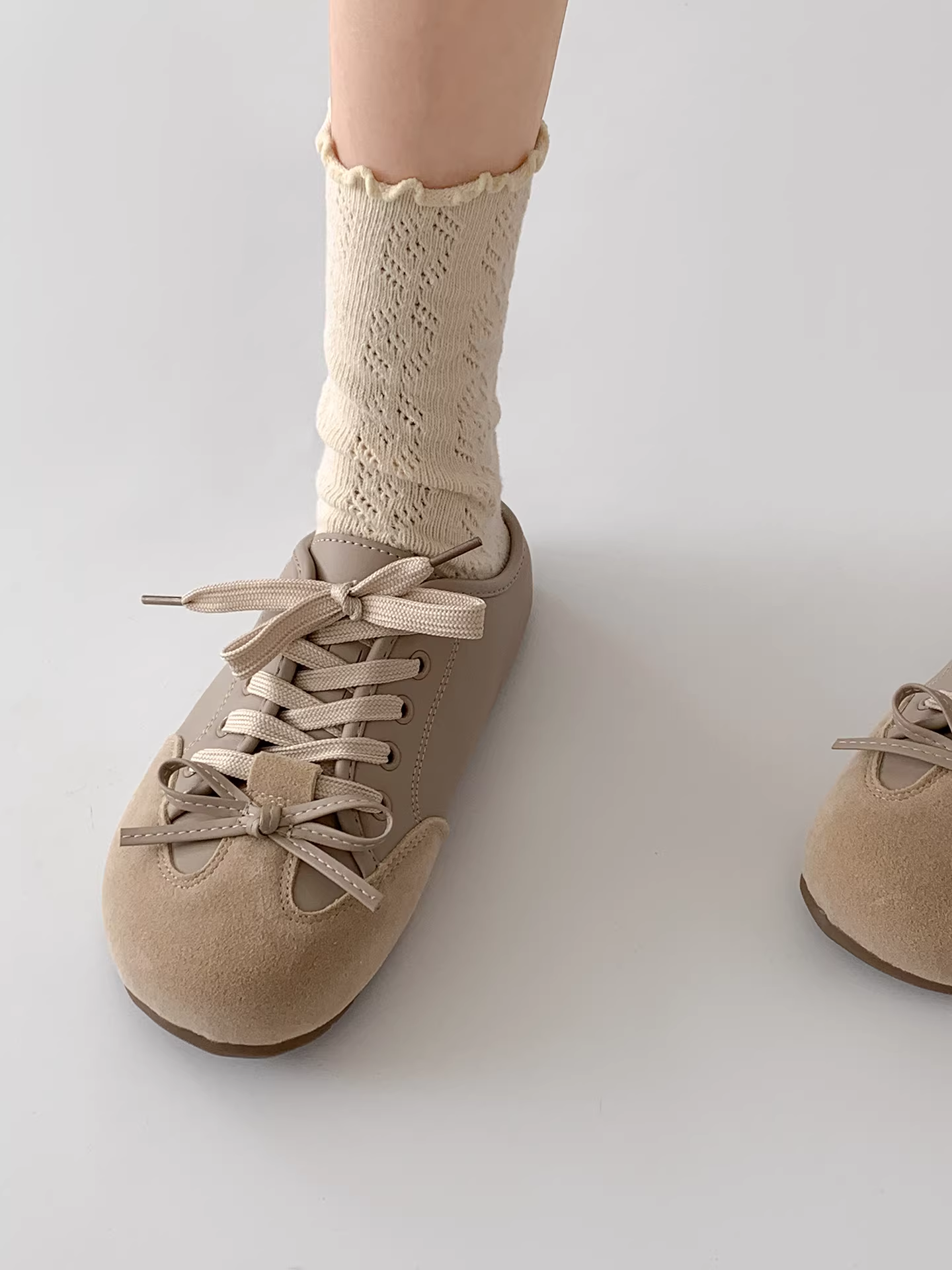 Dép nữ đế dày chống trơn kiểu Pháp thời thượng, mũi kín, mùa thu 2025, kiểu retro nửa dép Birkenstock mới