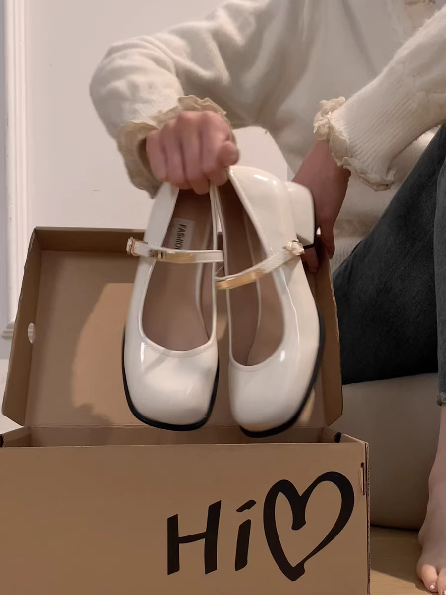 Giày da cao gót kiểu Pháp màu trắng dành cho nữ, bộ sưu tập thu mới 2025, phối cùng chân váy, giày Mary Jane kiểu Anh.