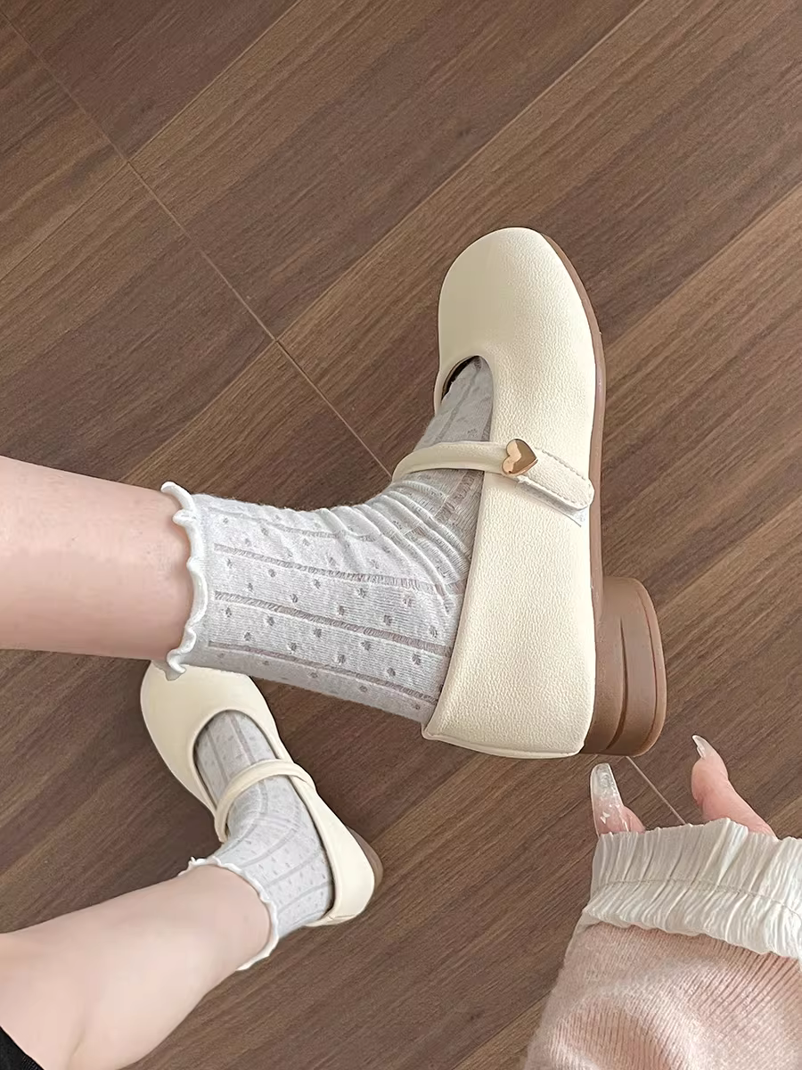 Giày mũi tròn, đế thấp, kiểu retro, đa năng, phối được với chân váy, giày cao gót đế thô dành cho nữ, giày Mary Jane trắng kiểu Pháp mới mùa thu 2025.