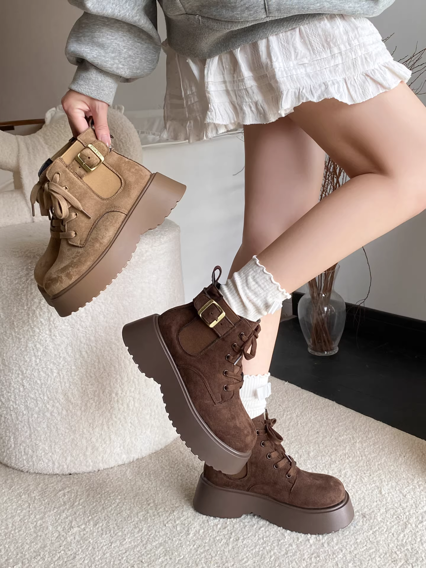 Giày bốt Martin đế dày kiểu Anh cổ điển dành cho nữ, mẫu mới thu đông 2025, kiểu dáng thon gọn và tăng chiều cao, kiểu Birkenstock ngắn