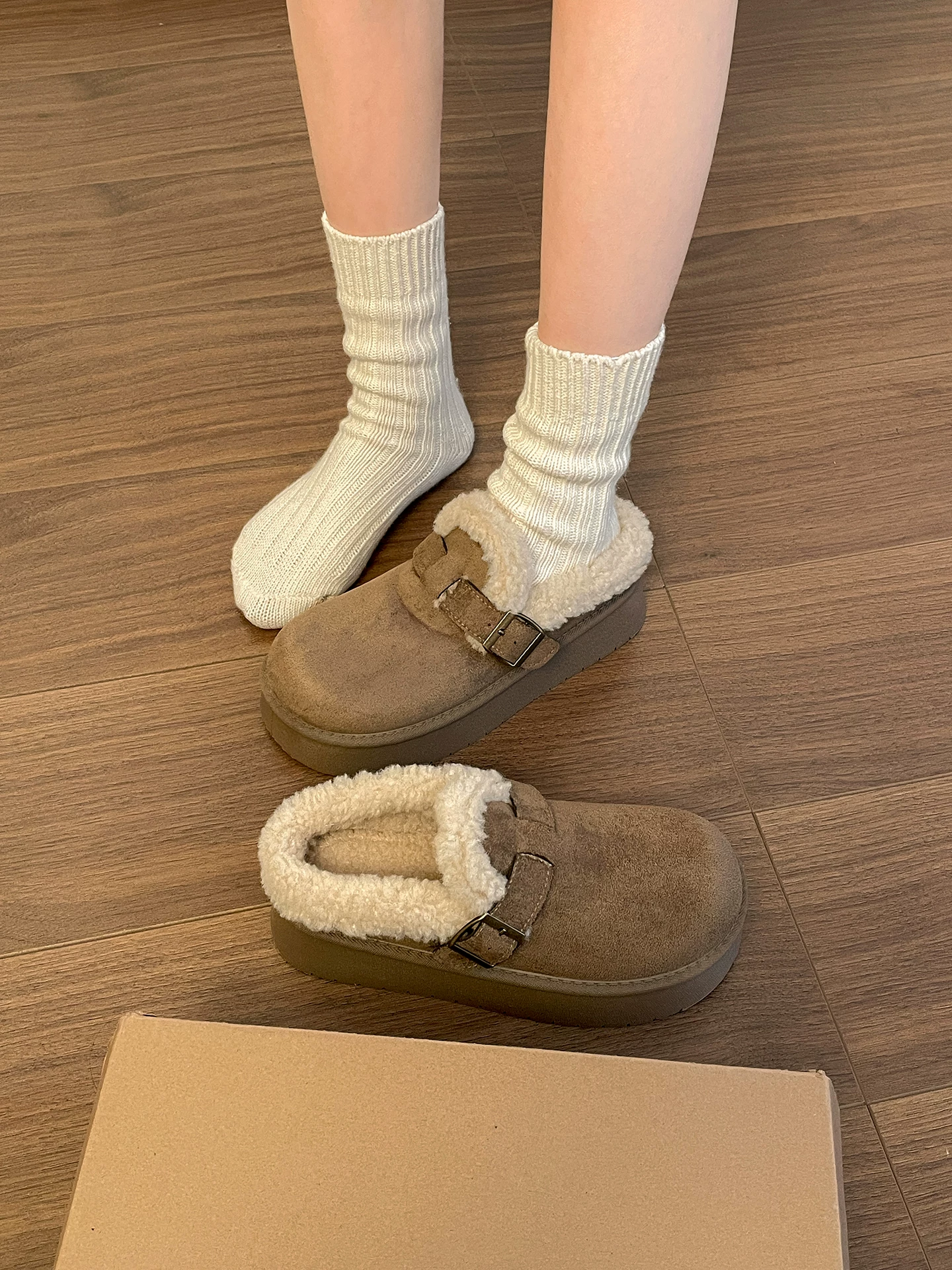 Dép lông dày đế dày màu nâu Nanzai Nanfang dành cho nữ, thích hợp để mang ngoài trời, dép bông kiểu Birkenstock ấm áp mùa đông mới năm 2025.