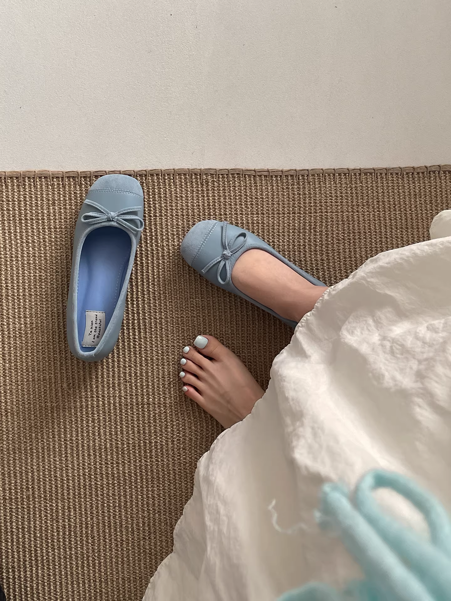 Giày bệt mũi vuông màu bạc dành cho nữ, kiểu mới mùa thu 2025, thích hợp phối cùng váy, giày Mary Jane tăng chiều cao.