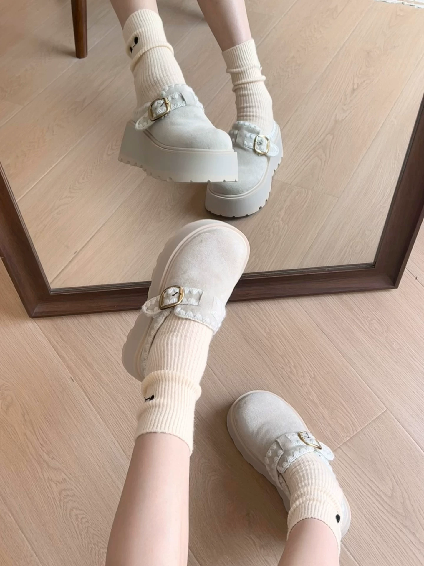 Giày dép nữ Nanzai Nanzhou kiểu Birkenstock đế dày, chất liệu nhung trắng, kiểu nửa dép, mùa đông 2025, giữ ấm, tăng chiều cao, đi ngoài trời