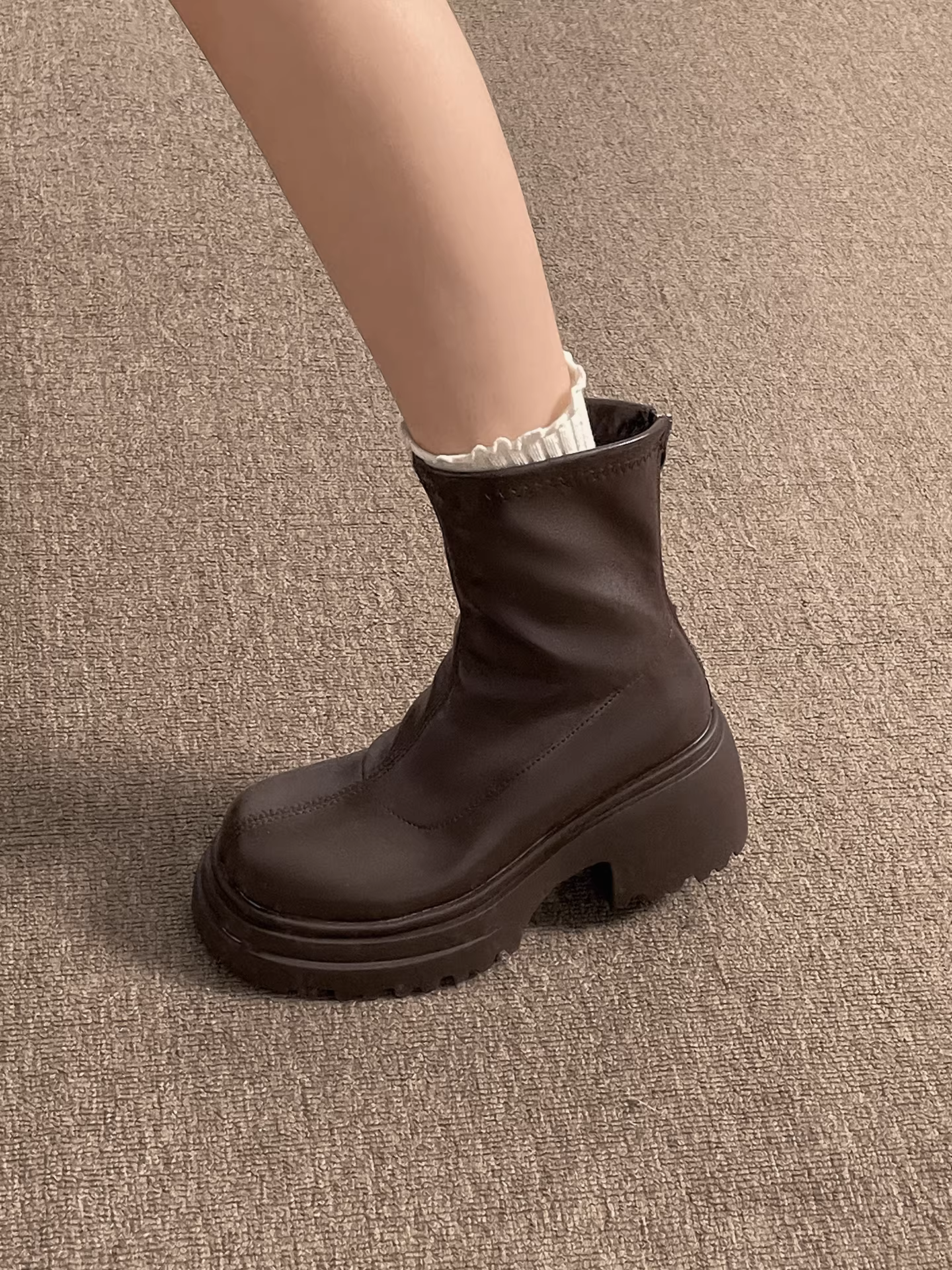 Giày bốt Martin đế dày phong cách retro Anh đen dành cho nữ, kiểu dáng thu đông mới 2025, phối cùng chân váy, tăng chiều cao và tôn dáng, kiểu bốt ngắn.