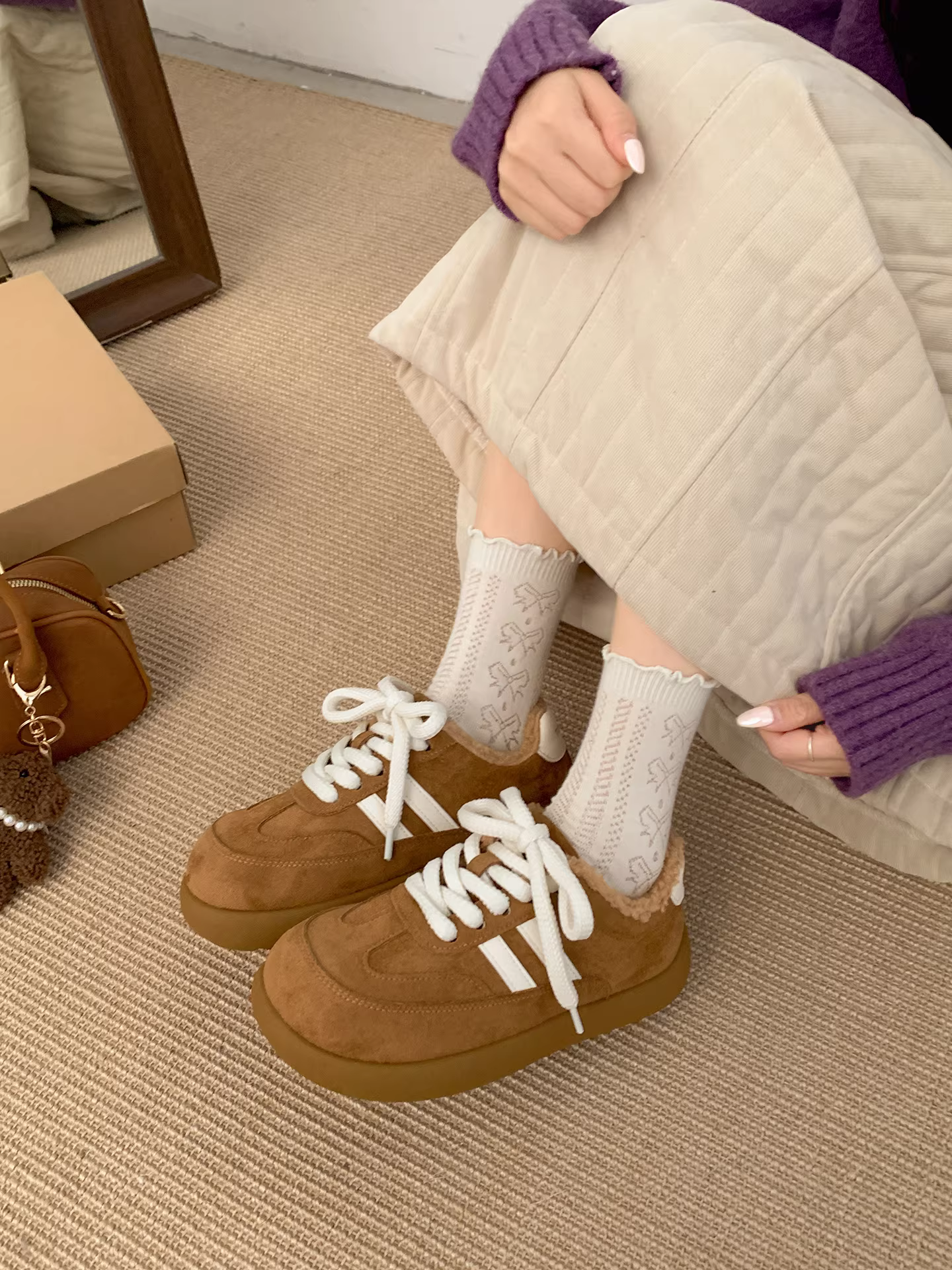 Giày bốt đi tuyết mùa đông ấm áp, lót lông cừu, đế dày, kiểu cổ điển dành cho nữ, mẫu mới 2025, tăng chiều cao, giày tập Đức đế mềm.