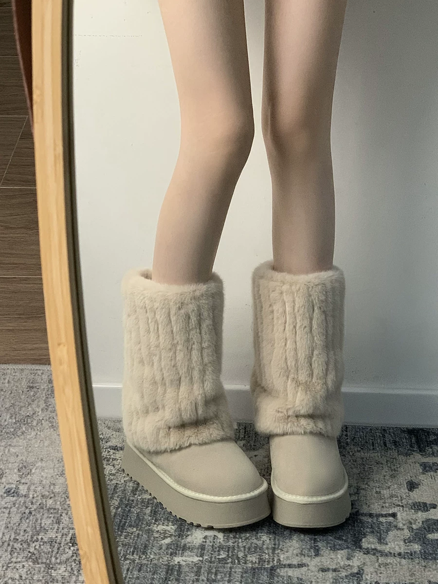 Giày bốt cao cổ đế dày màu trắng thời trang dành cho nữ, mẫu mới mùa đông 2025, chống trơn trượt, lót lông cừu, dày dặn, giữ ấm bằng vải cotton.