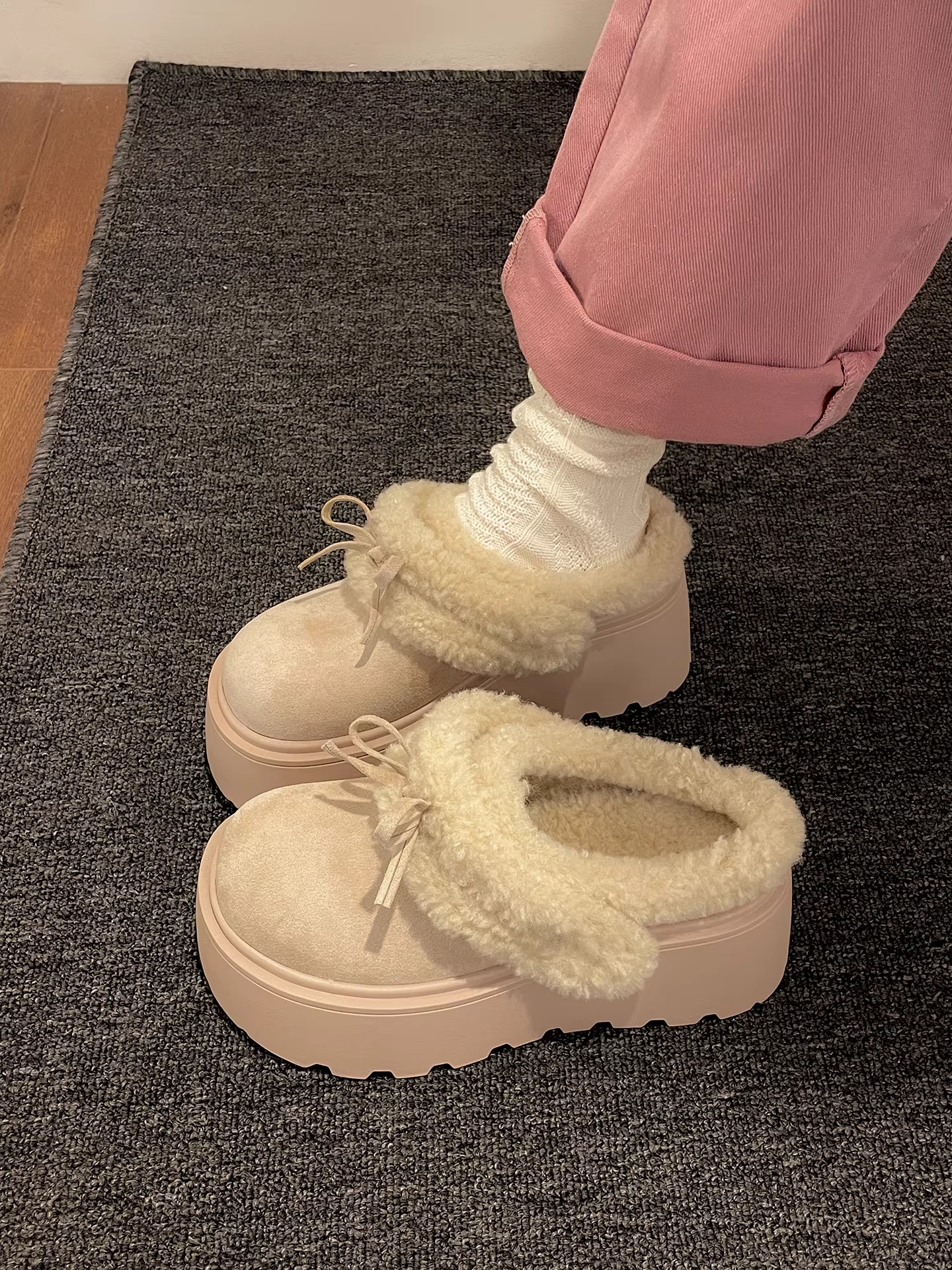 Giày Birkenstock đế dày lót lông phong cách phổ biến dành cho nữ, mẫu mới mùa đông 2025, giữ ấm khi đi ngoài trời, tăng chiều cao, dép bông lông mềm mại