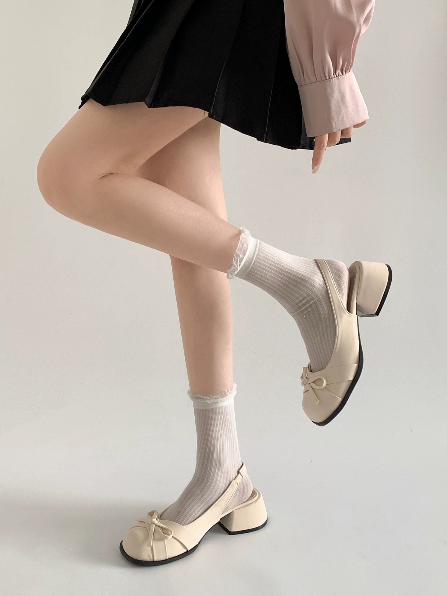 Dép sandal nữ đế thô màu trắng cổ điển, kiểu mới hè 2025, thích hợp phối cùng chân váy, dép kiểu Pháp chống trơn trượt.