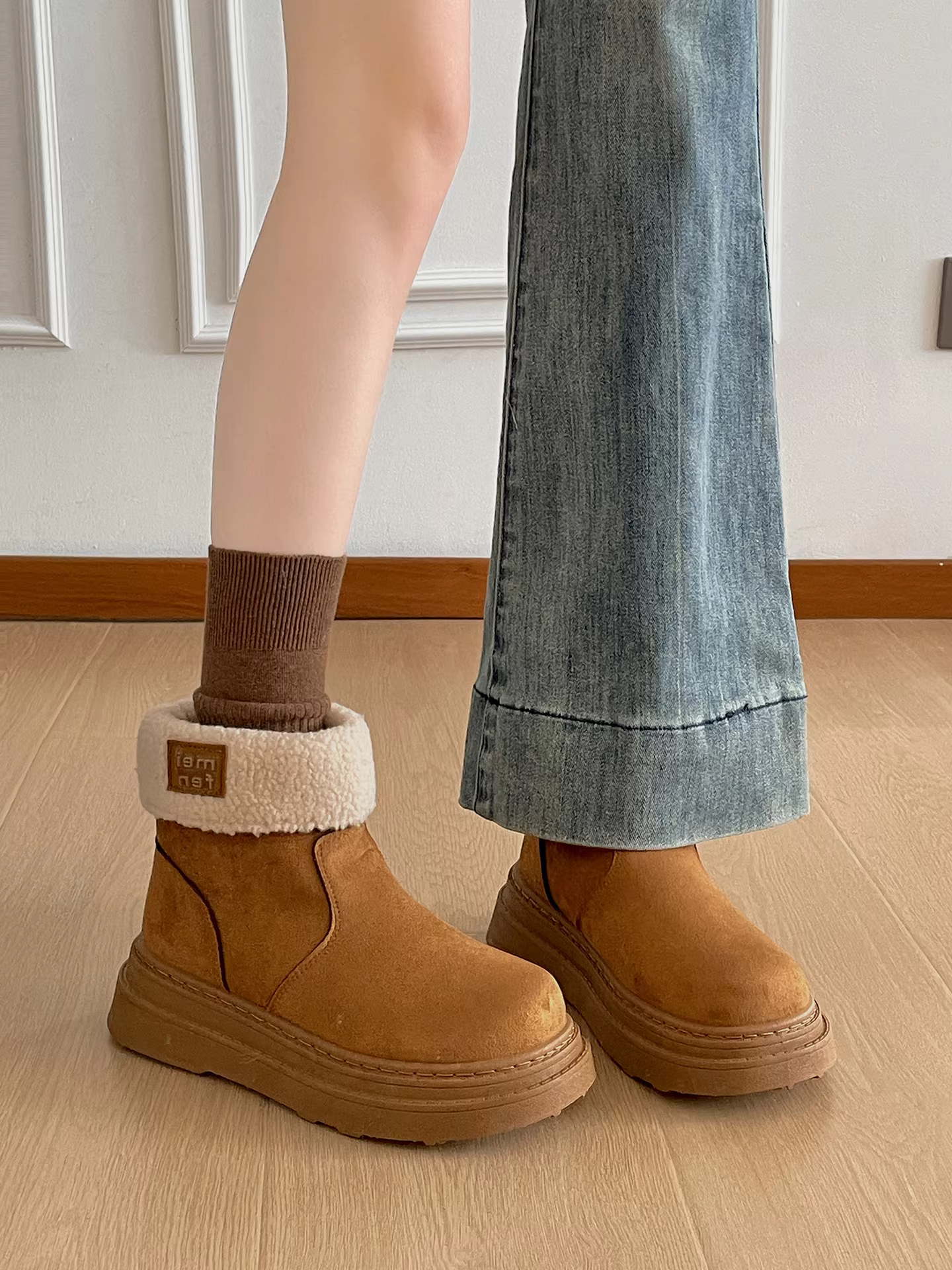 Giày bốt nữ đế dày lót lông cừu, đế chống trơn, kiểu Birkenstock, giữ ấm mùa đông mới năm 2025.