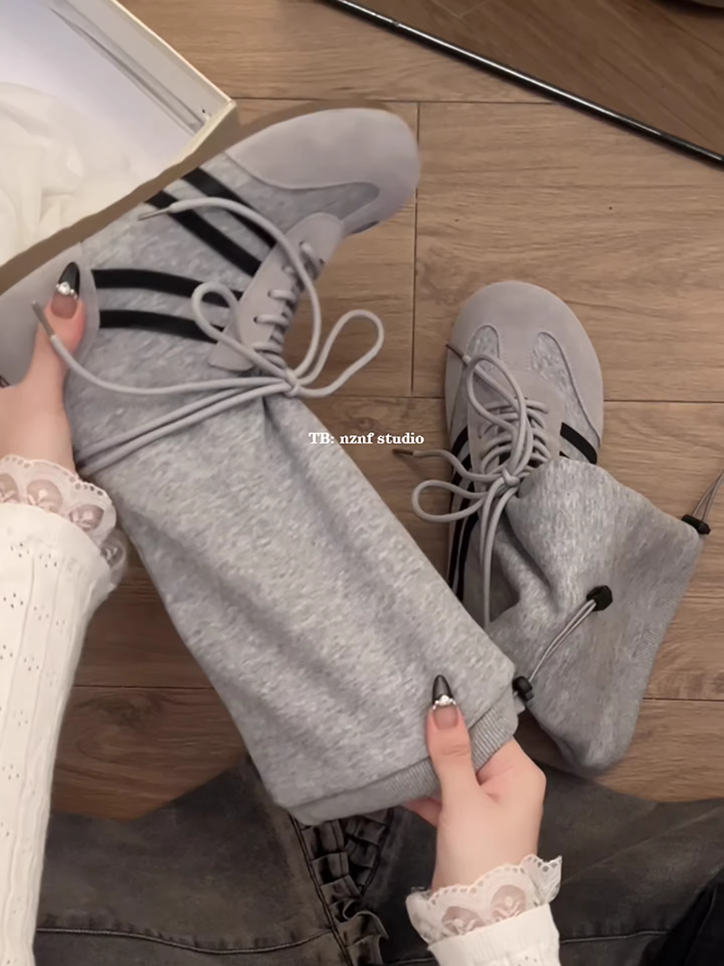 Giày bốt đế dày tăng chiều cao kiểu retro dành cho nữ, kiểu dáng thu đông 2025 mới, đa năng phối với chân váy, giày bốt đế mềm kiểu Đức cao đến giữa bắp chân